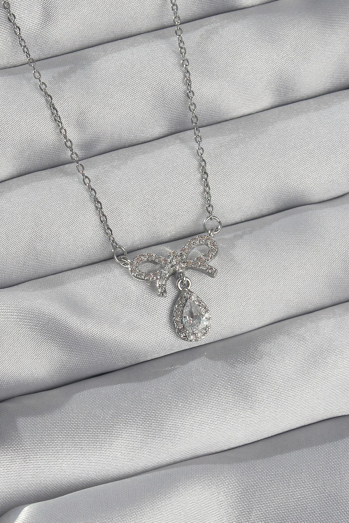 316L Çelik Özel Seri  Gümüş Renk Zirkon Taşlı Fiyonk Detay Damla