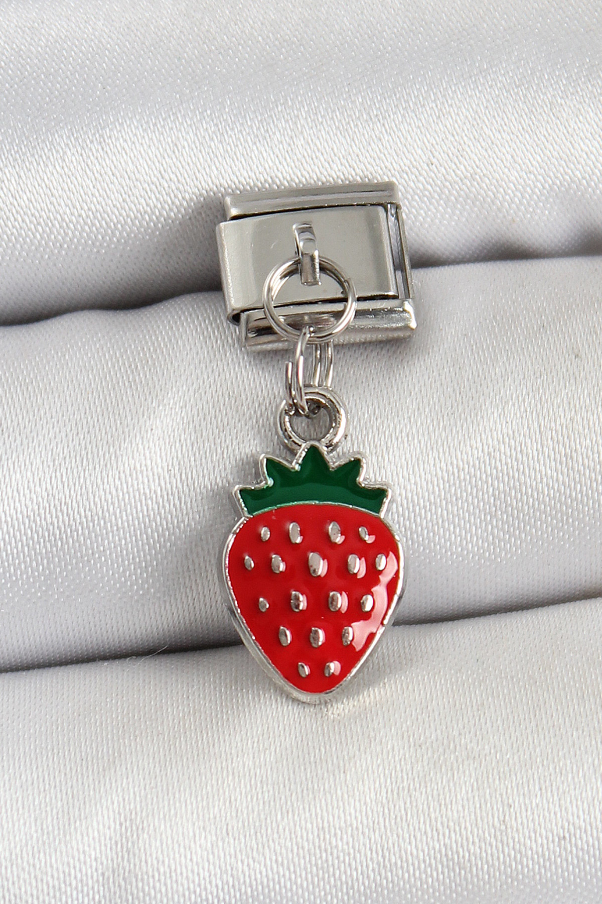 316L Çelik Sallantılı Çilek Model Gümüş Renk Nomination Charm - T