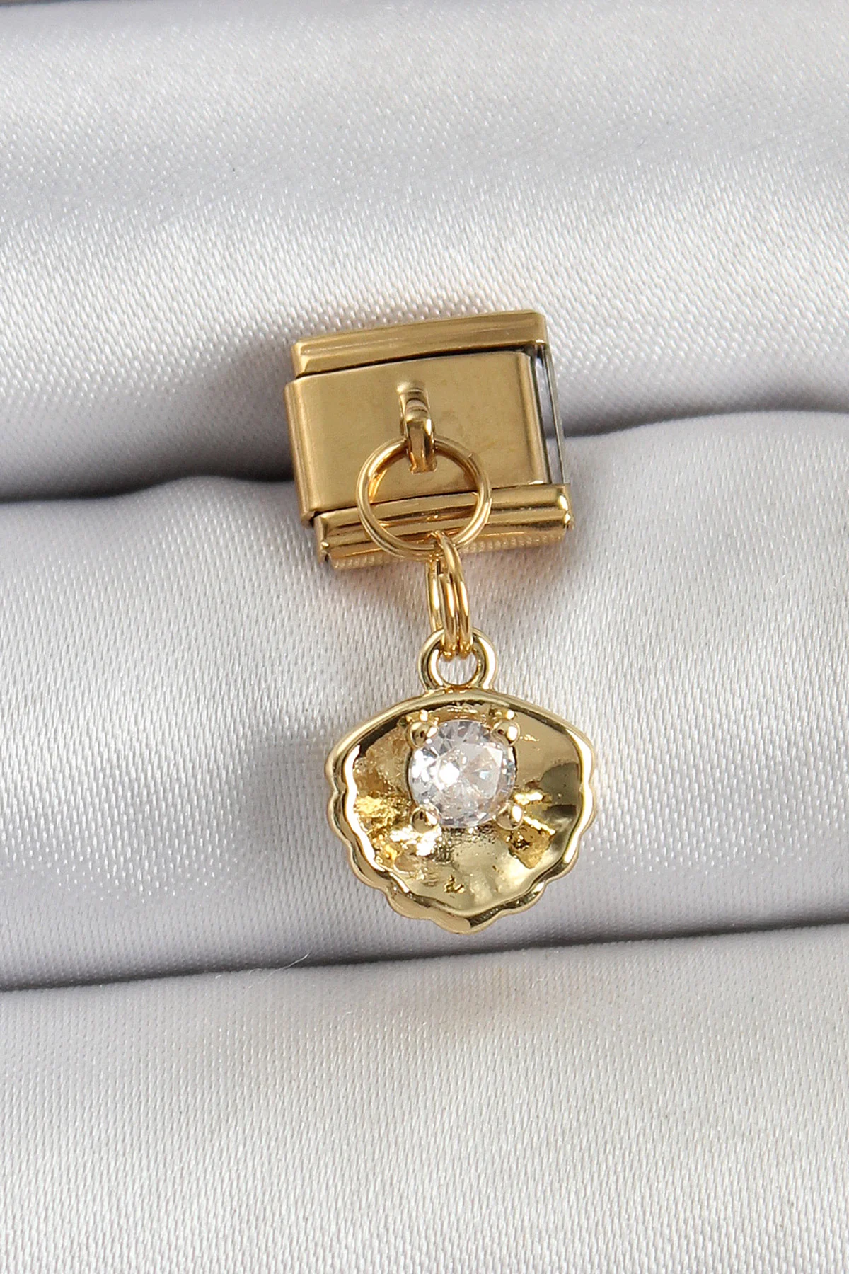 316L Çelik Sallantılı Zirkon Taşlı İstiridye Model Gold Nomination Charm 5886 - Paslanmaz