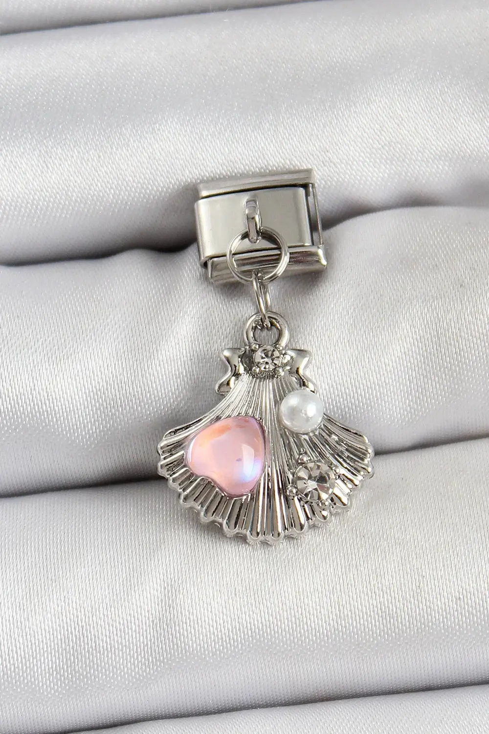 316L Çelik Sallantılı İnci Detaylı İstiridye Model Gümüş Renk Nom