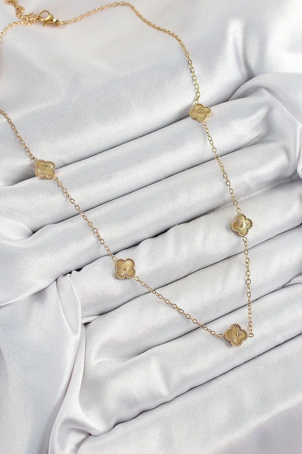 316L Çelik Yonca Model Gold Renk Kadın Kolye