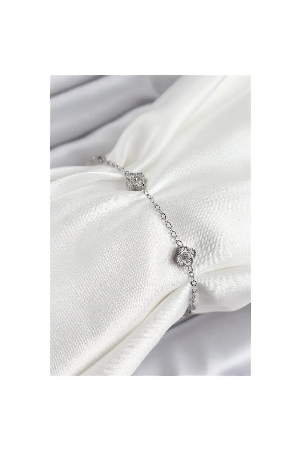 316L Çelik Yonca Model Gümüş Renk Kadın Bileklik