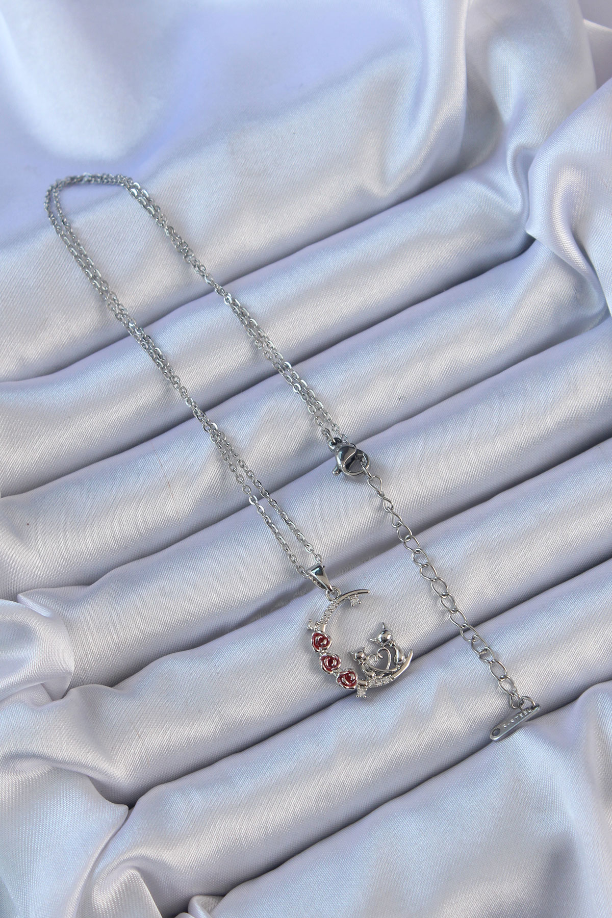 316L Çelik Zincir Gümüş Renk Kırmızı Gül Detay Kedi Figür Zirkon