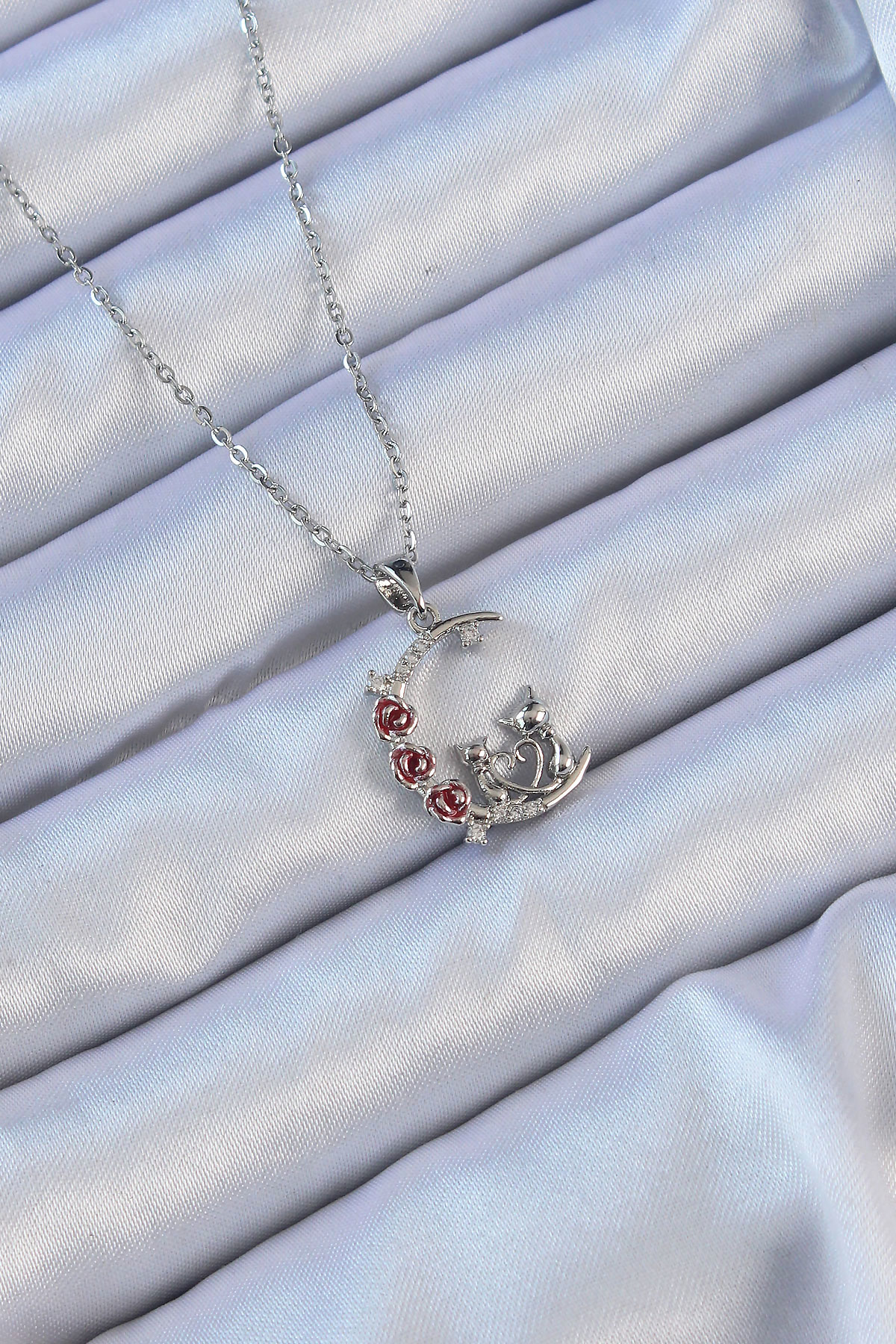 316L Çelik Zincir Gümüş Renk Kırmızı Gül Detay Kedi Figür Zirkon