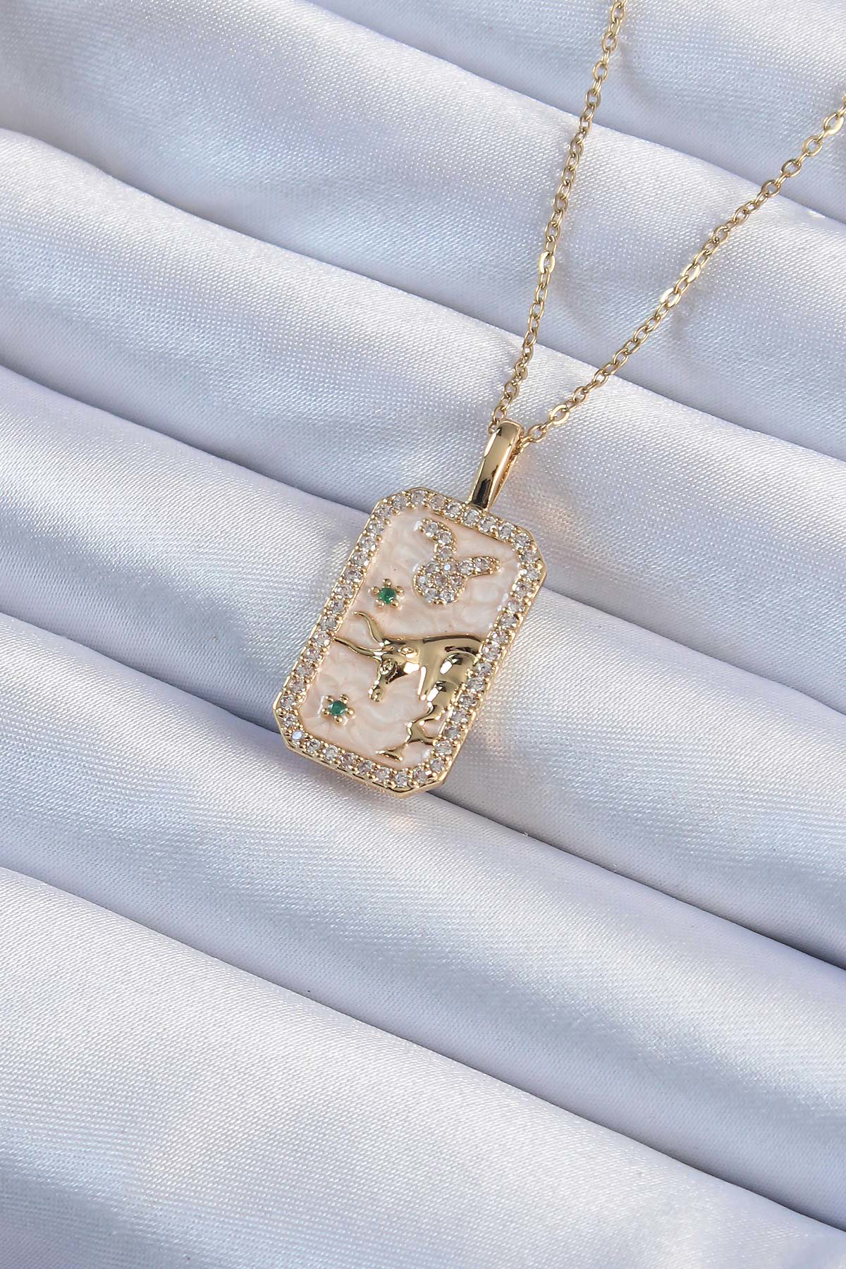 316L Çelik Zincir Altın Renk Zirkon Taşlı Boğa Figürlü Tarot Koly