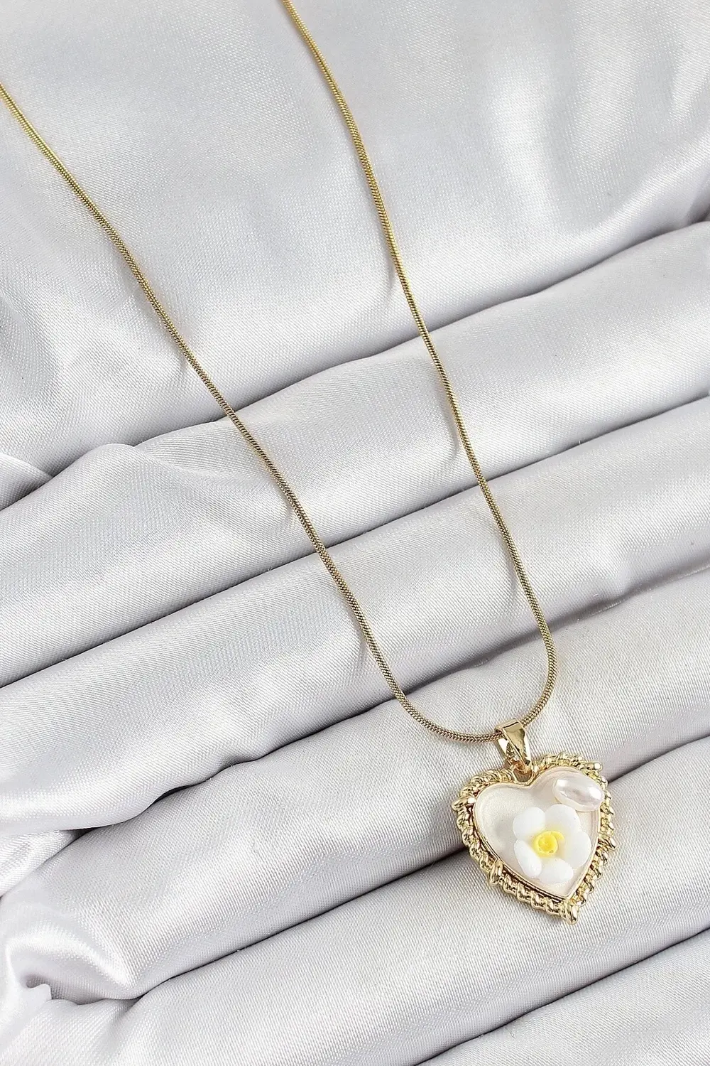 316L Çelik Zincir Beyaz Sanatsal Portre İnci Detaylı Papatya Figü