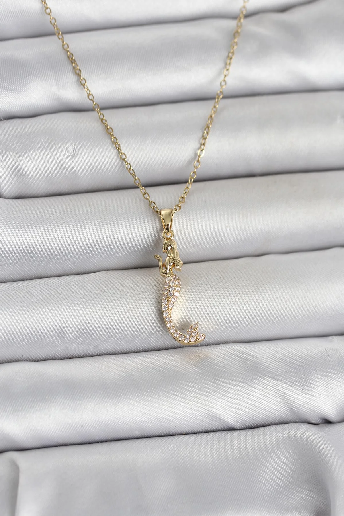 316L Çelik Zincir Gold Renk Zirkon Taşlı Deniz Kızı Model Kadın Kolye 5886 - Şık ve Dayanıklı