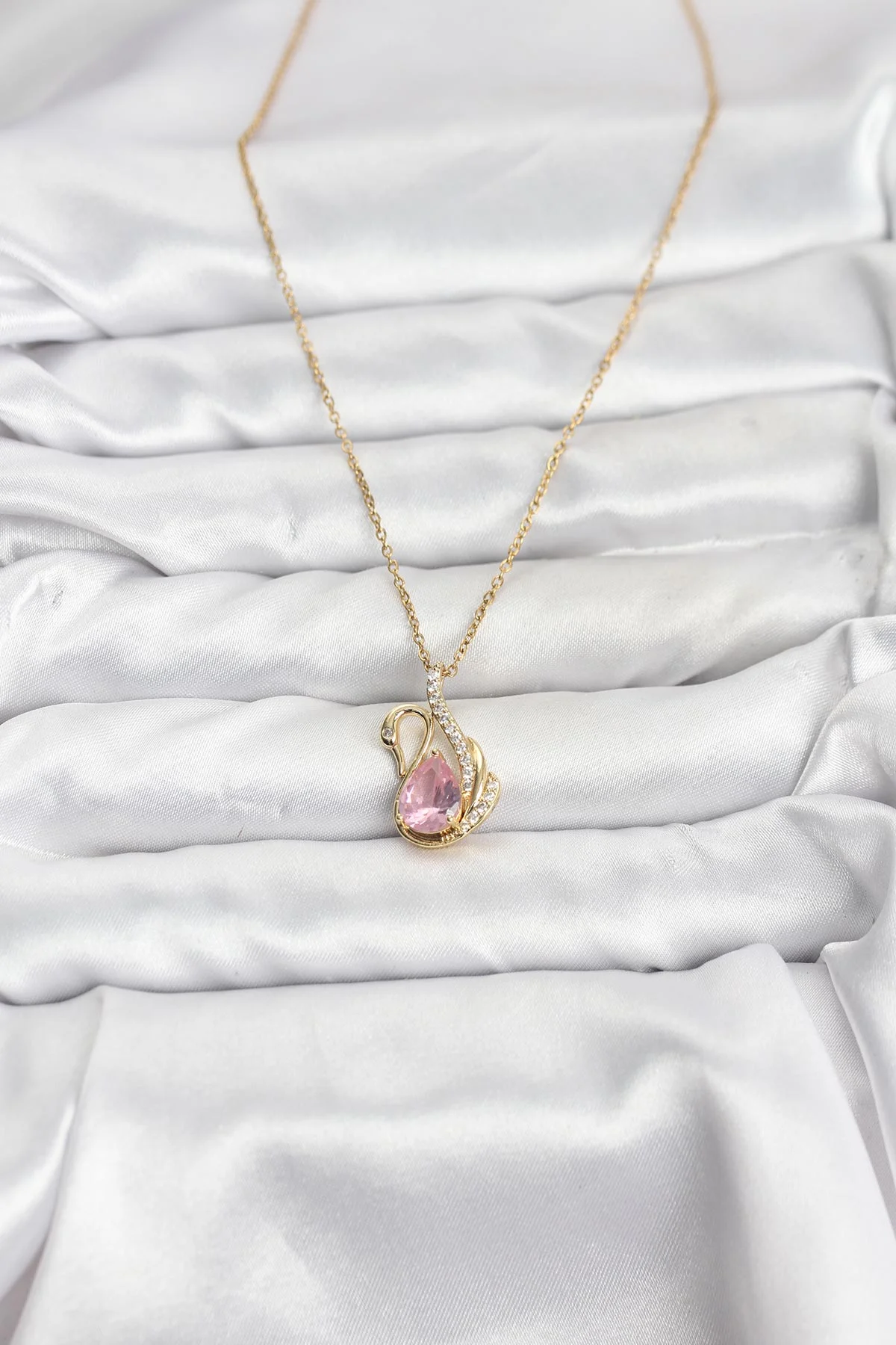 316L Çelik Zincir Gold Renk Pembe Kuğu Model Zirkon Taşlı Kadın Kolye 5886