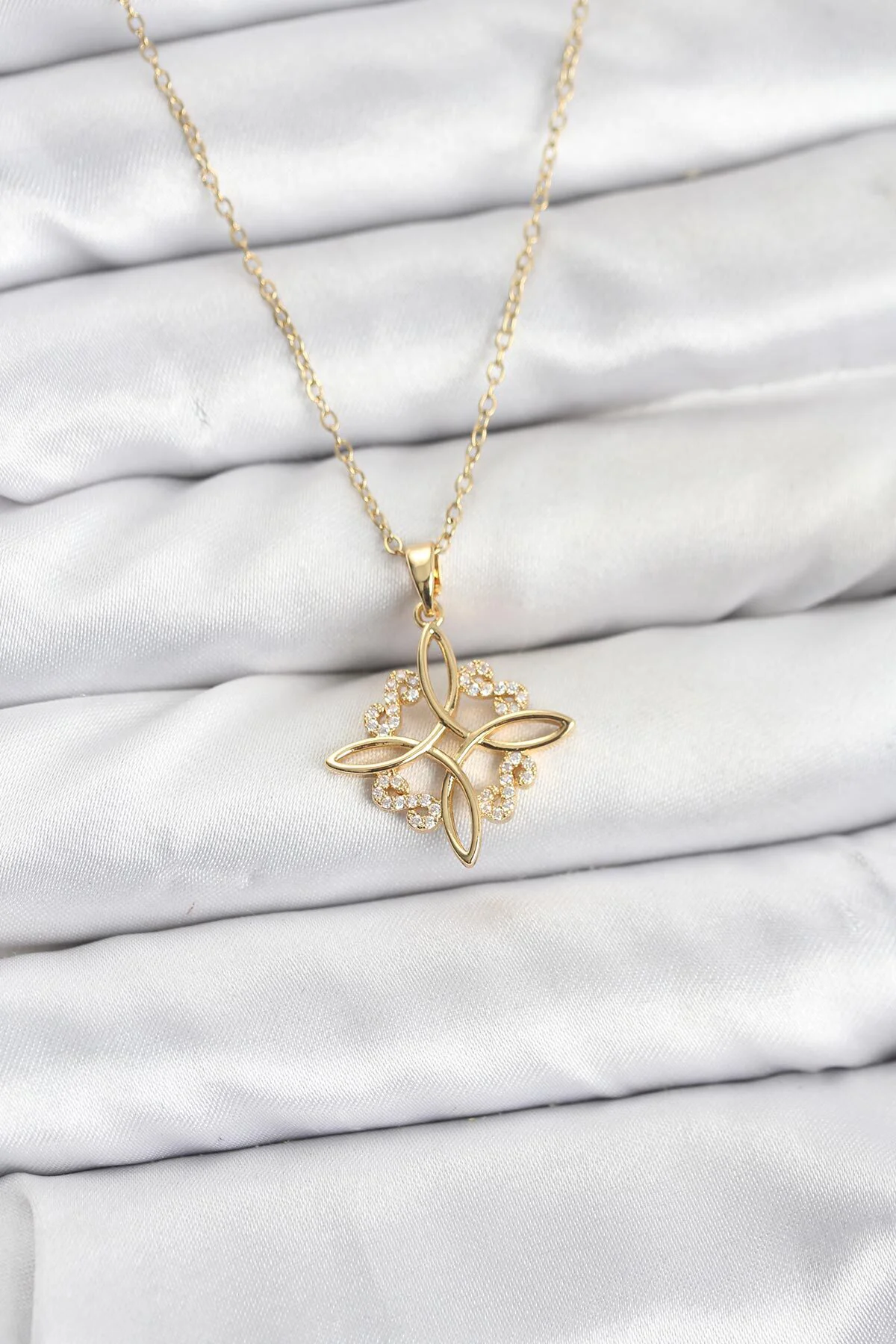 316L Çelik Zincir Gold Renk Sonsuzluk Model Zirkon Taşlı Kadın Ko