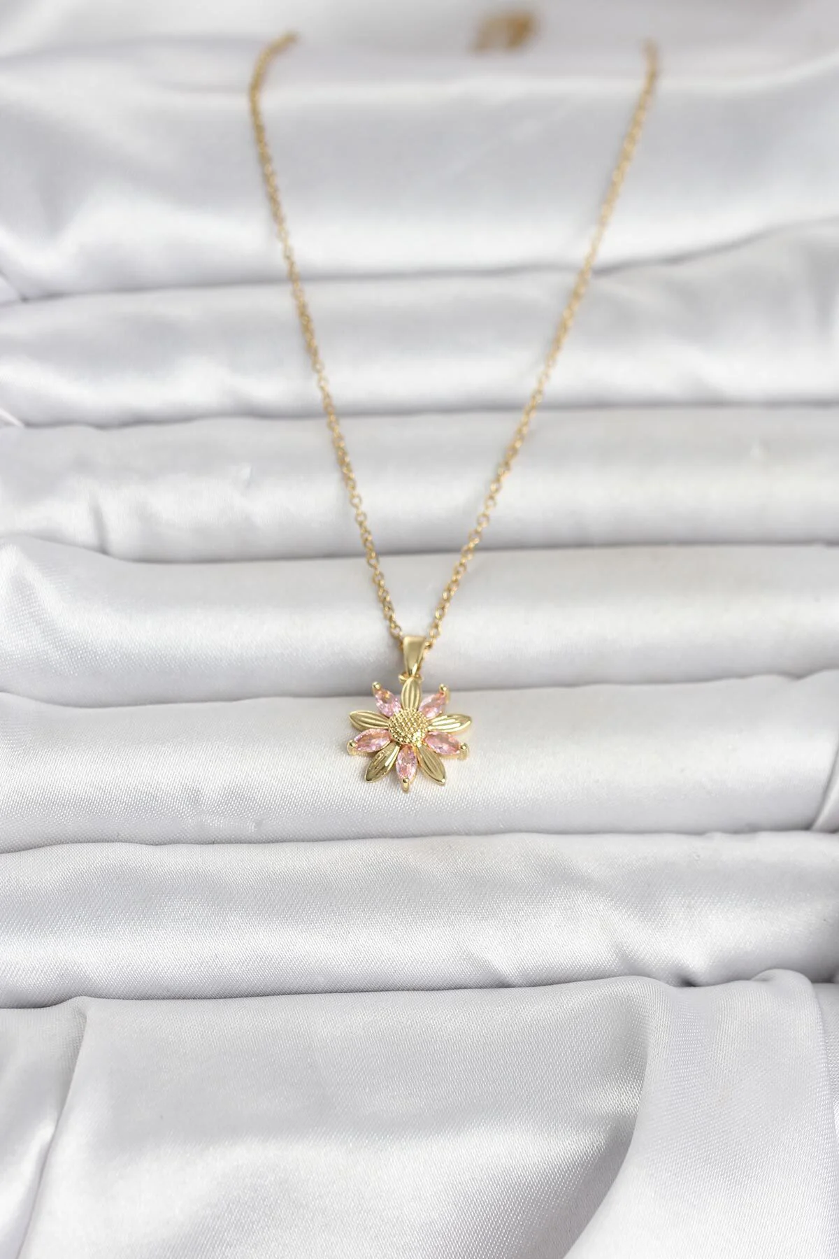 316L Çelik Zincir Gold Renk Pembe Papatya Model Kadın Kolye