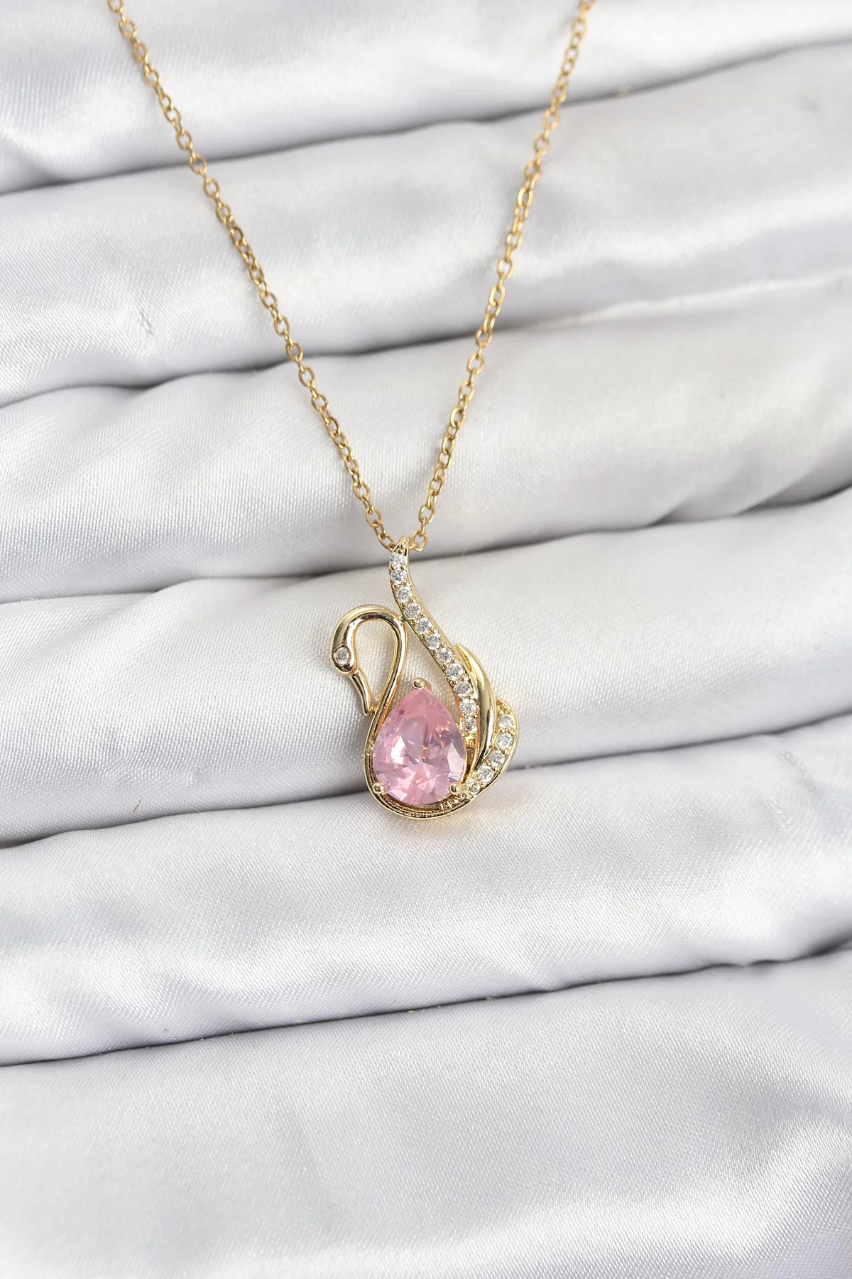 316L Çelik Zincir Gold Renk Pembe Kuğu Model Zirkon Taşlı Kadın Kolye 5886