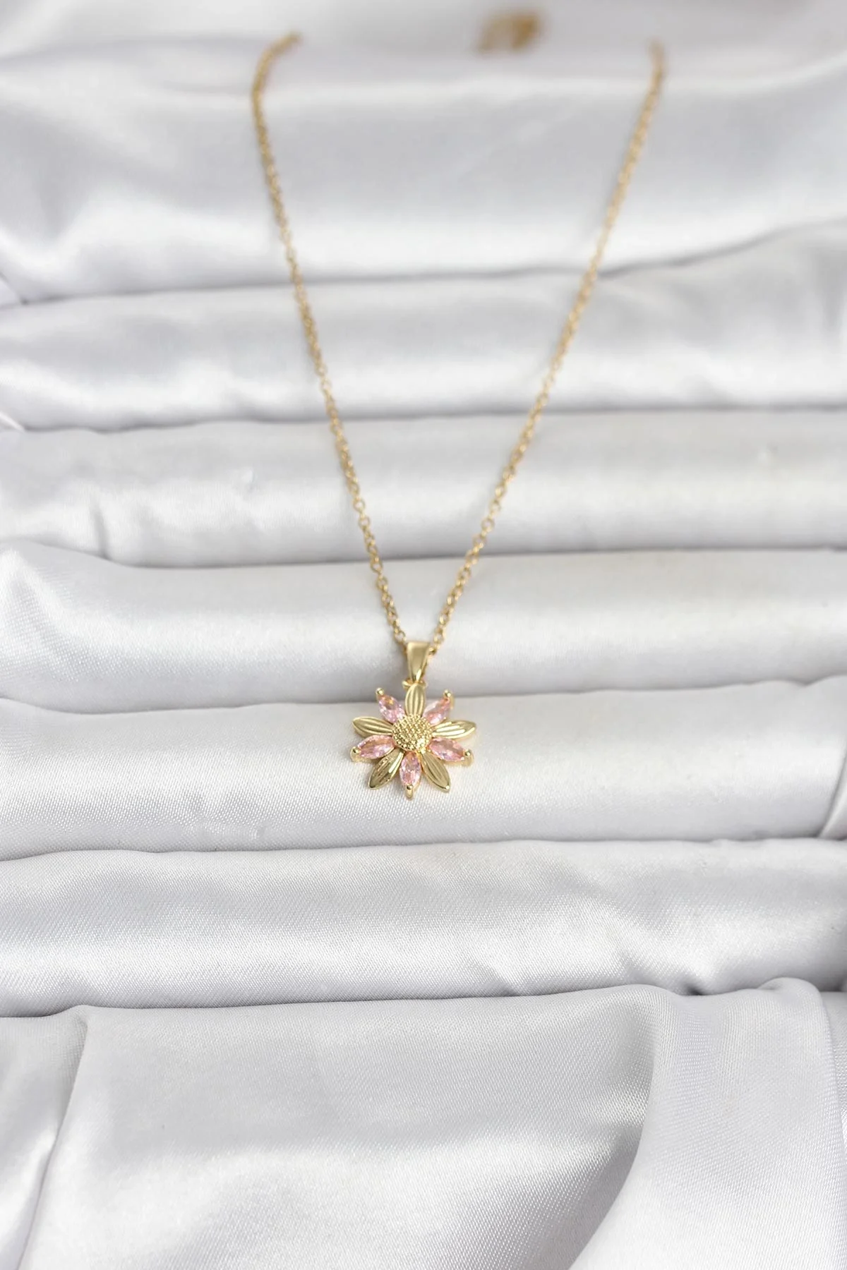 316L Çelik Zincir Gold Renk Pembe Papatya Model Kadın Kolye