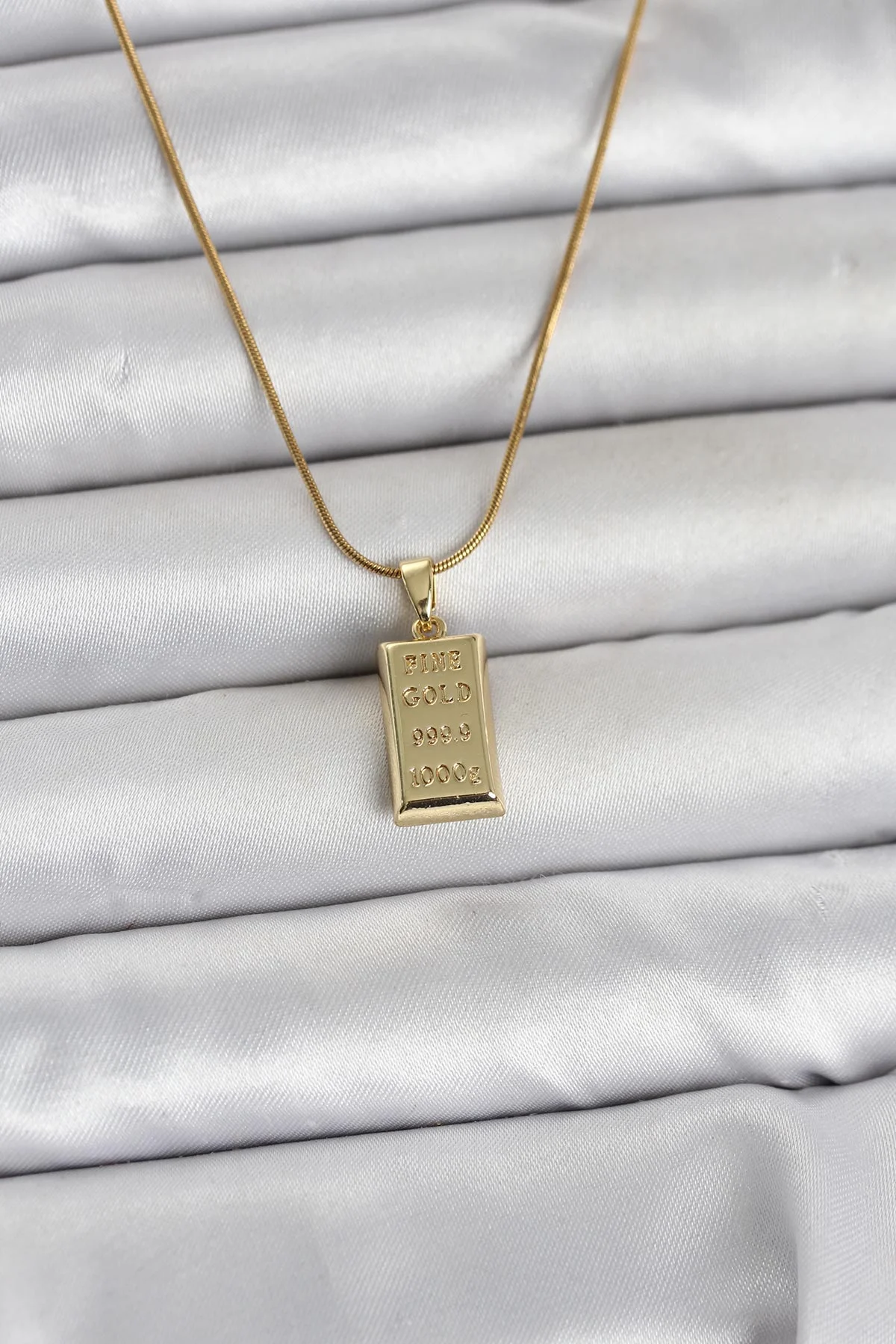 316L Çelik Zincir Gold Renk Külçe Altın Model Kadın Kolye 5886 - Günlük ve Abiye Şıklığı