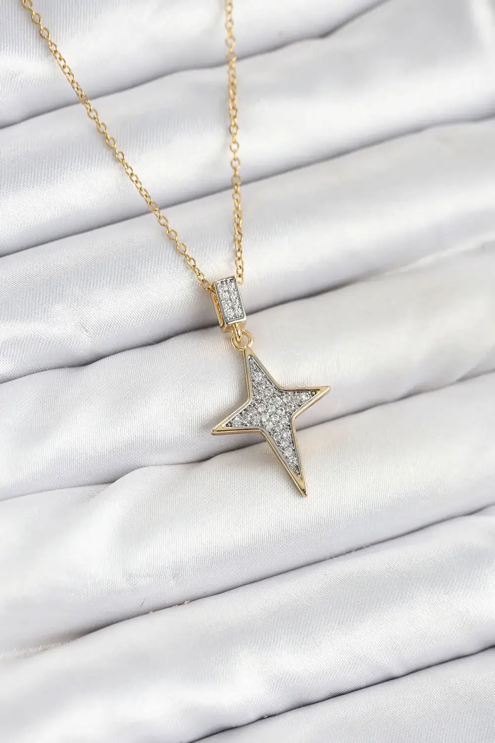 316L Çelik Zincir Gold Renk Kutup Yıldızı Model Zirkon Taşlı Kadı