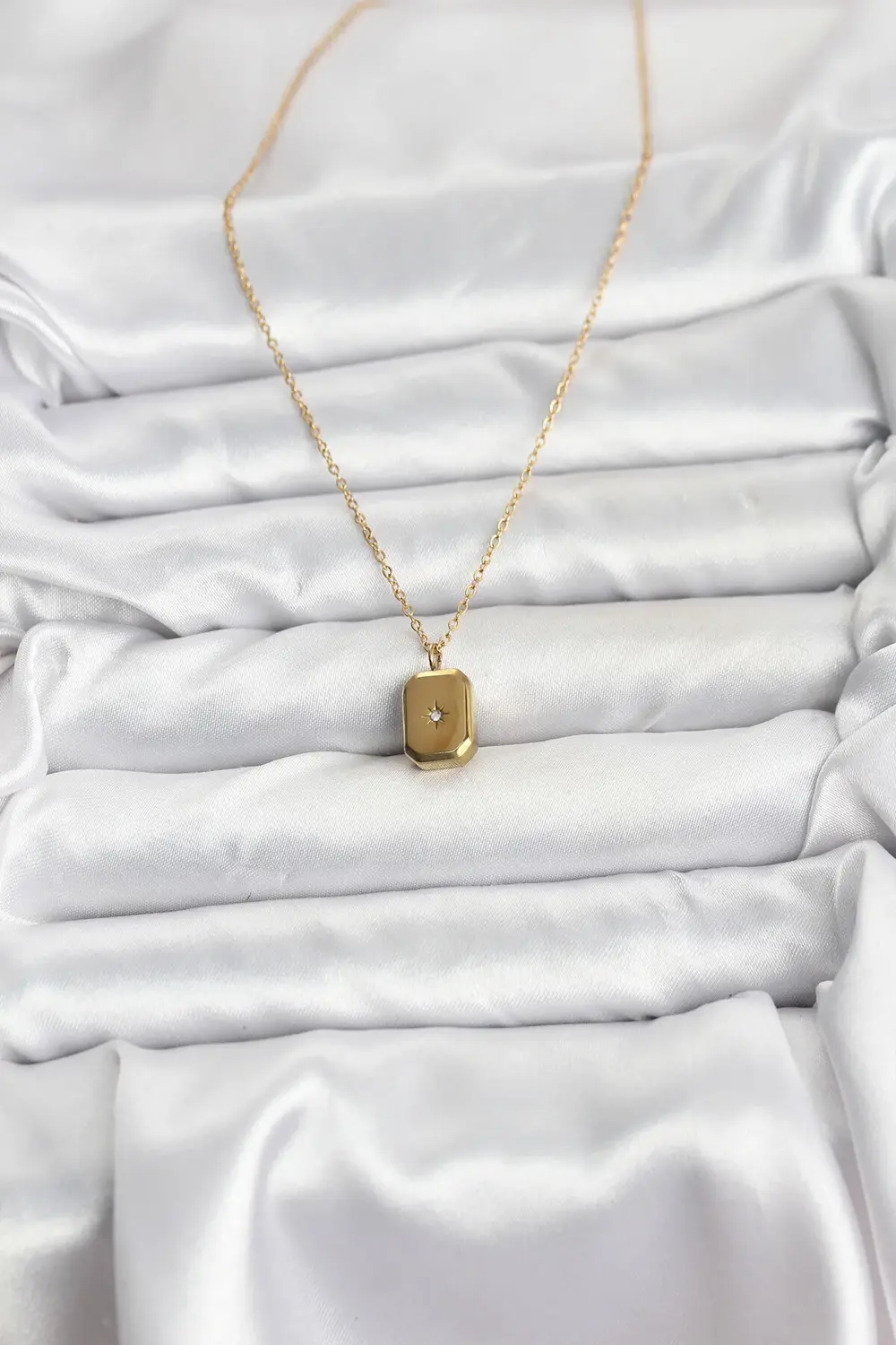 316L Çelik Zincir Gold Renk Minimal Kutup Yıldızı Model Kadın Kol