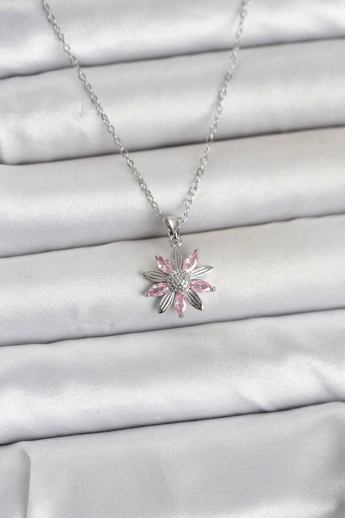 316L Çelik Zincir Gümüş Renk Pembe Papatya Model Kadın Kolye 316L Çelik Zincir Gümüş Renk Pembe Papatya Model Kadın Kolye