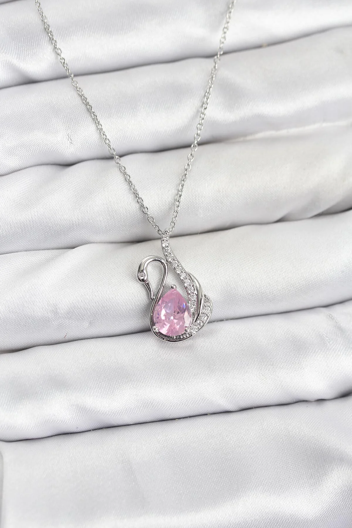 316L Çelik Zincir Gümüş Renk Pembe Kuğu Model Zirkon Taşlı Kadın Kolye -