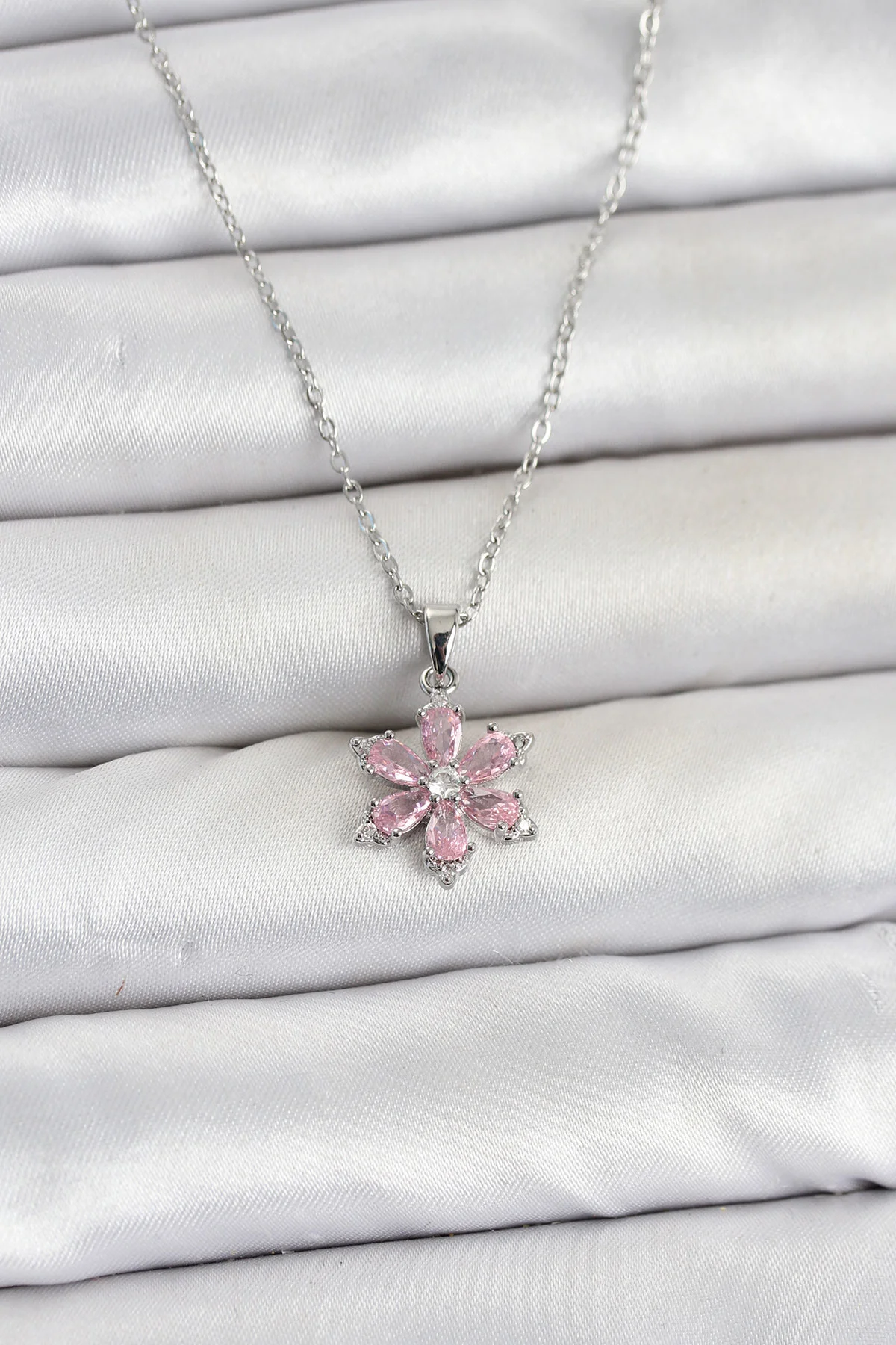 316L Çelik Zincir Gümüş Renk Pembe Zirkon Taşlı Lotus Model Kadın Kolye TJ-BKO11064