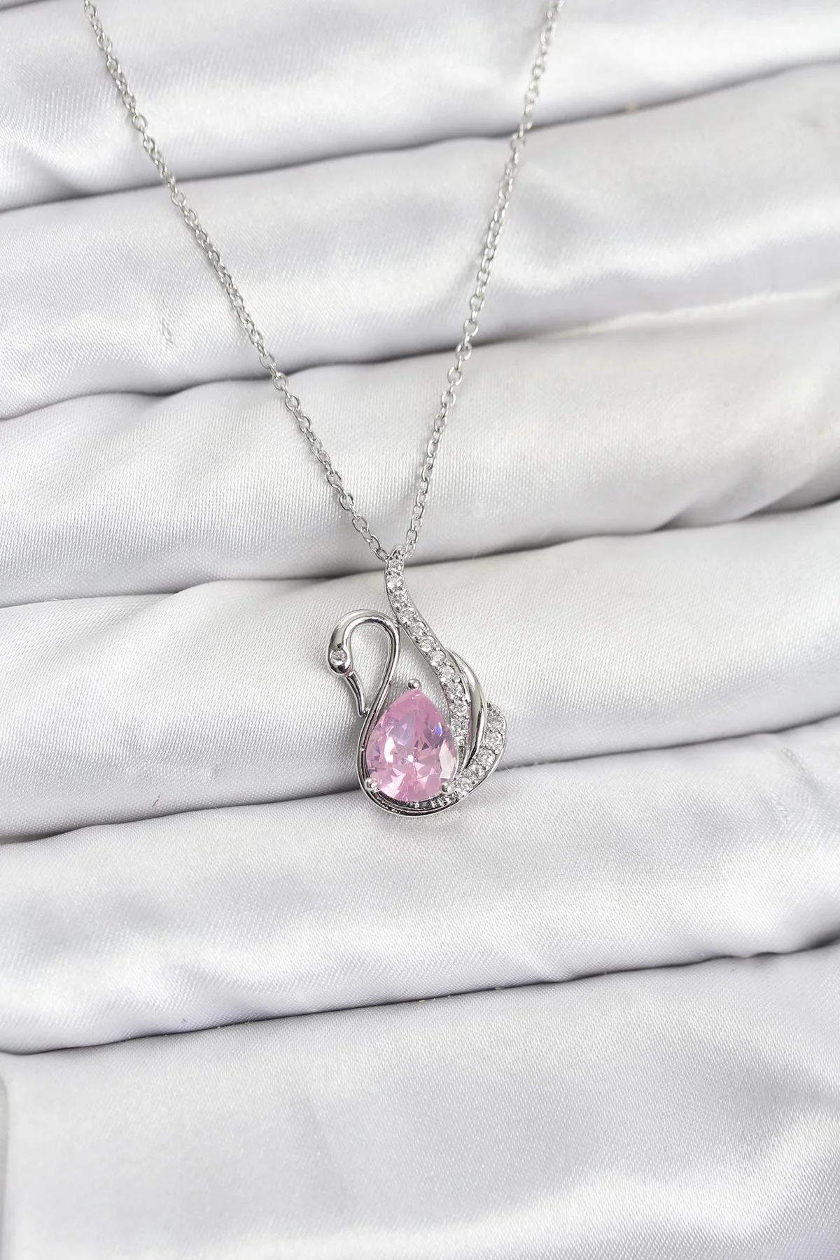 316L Çelik Zincir Gümüş Renk Pembe Kuğu Model Zirkon Taşlı Kadın Kolye 5886 - Şık ve Paslanmaz