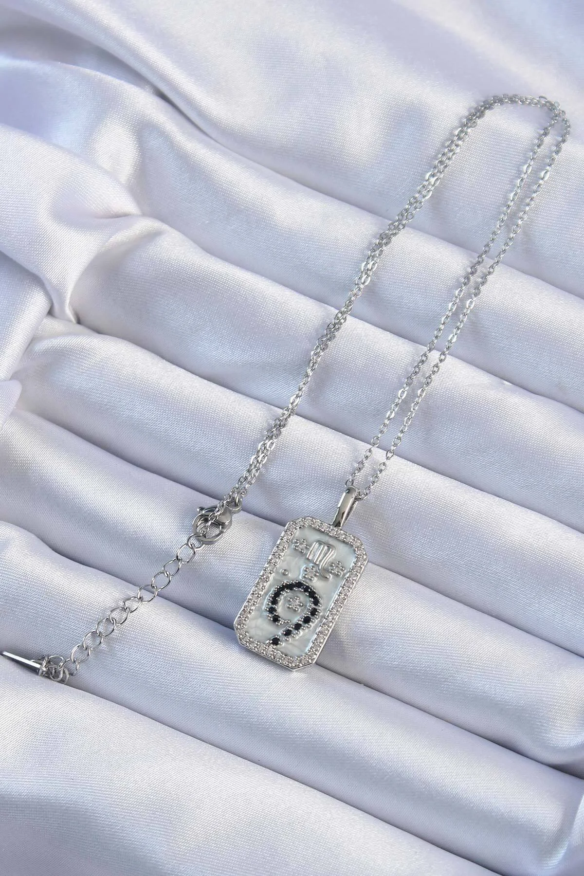316L Çelik Zincir Gümüş Renk Zirkon Taşlı Minimal Papatya Figürlü Tarot Kolye 316L Çelik Zincir Gümüş Renk Zirkon Taşlı Minimal Papatya Figürlü Tarot Kolye - Görsel 2
