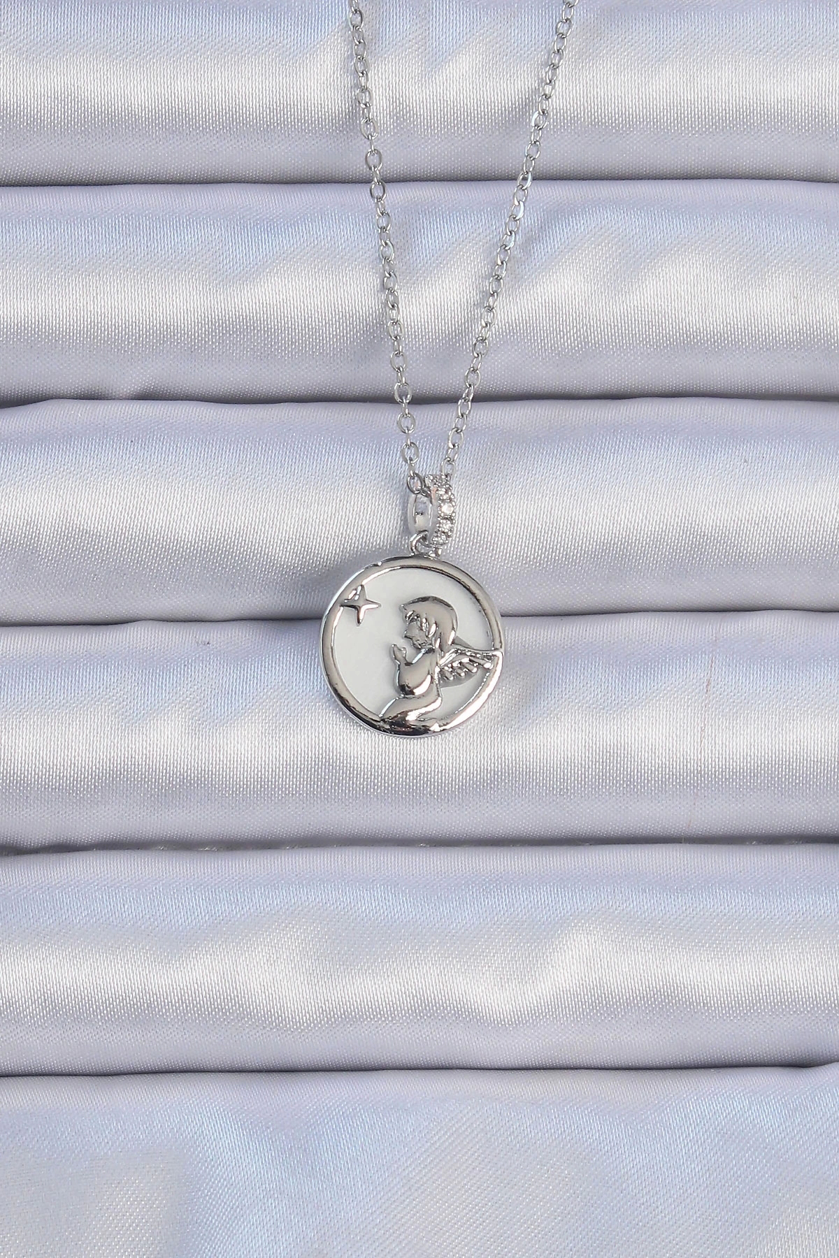 Free & Fearless 316L Çelik Zincir Gümüş Renk Zirkon Taşlı Mineli Melek Kolye