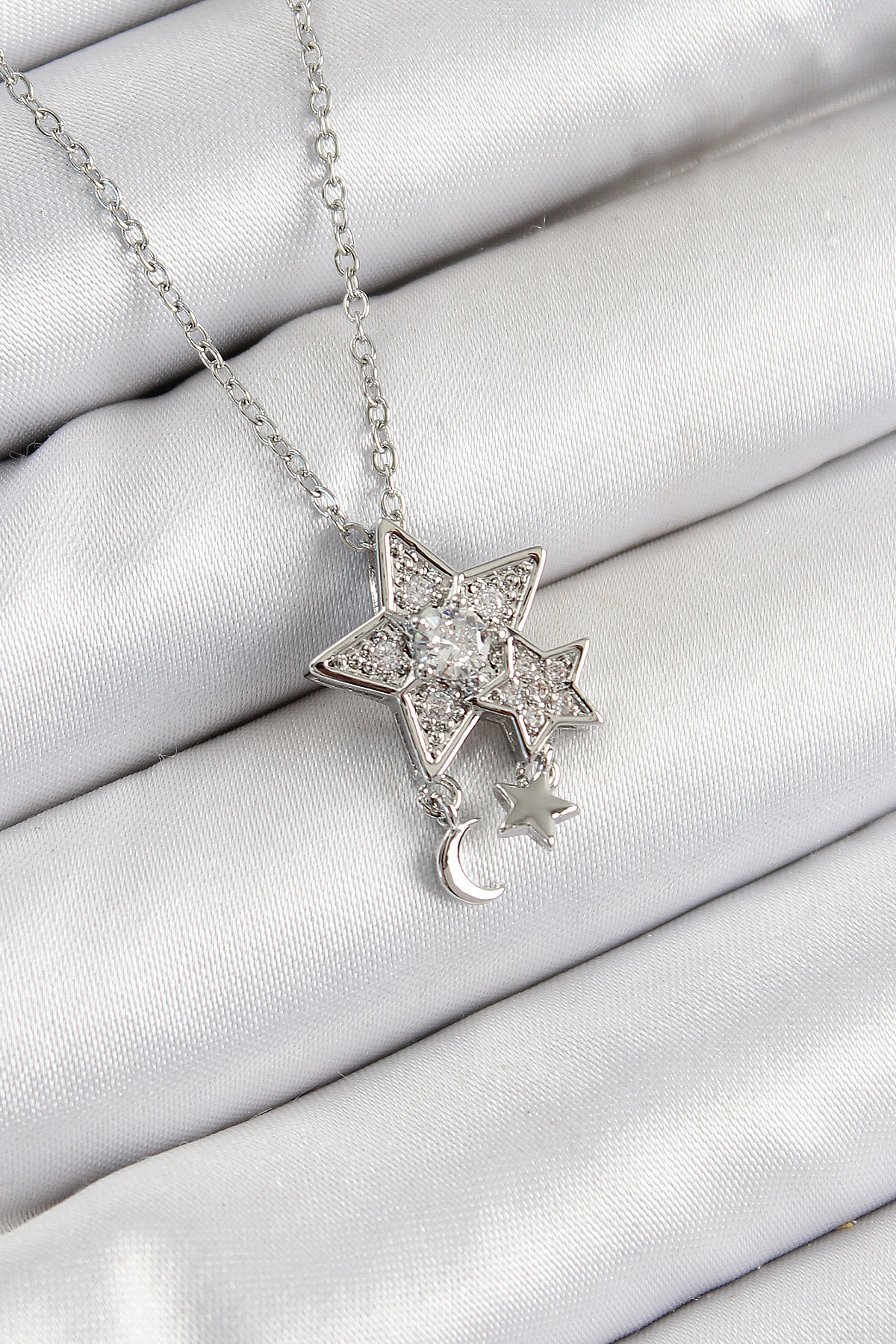 316L Çelik Zirkon Taşlı Sallantılı Yıldız Model Gümüş Renk Kadın