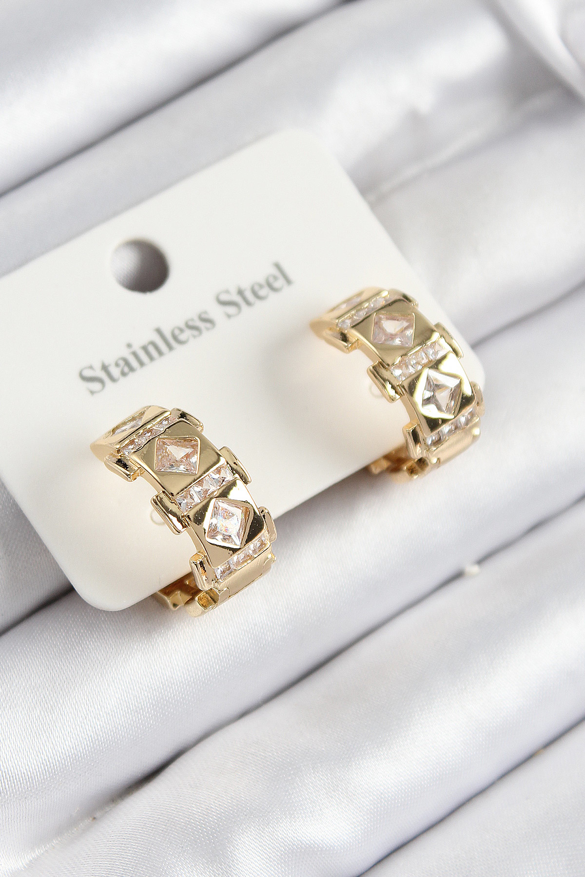 316L Çelik Zirkon Taşlı Halka Model Gold Renk Kadın Küpe - TJ-BKP 316L Çelik Zirkon Taşlı Halka Model Gold Renk Kadın Küpe - TJ-BKP