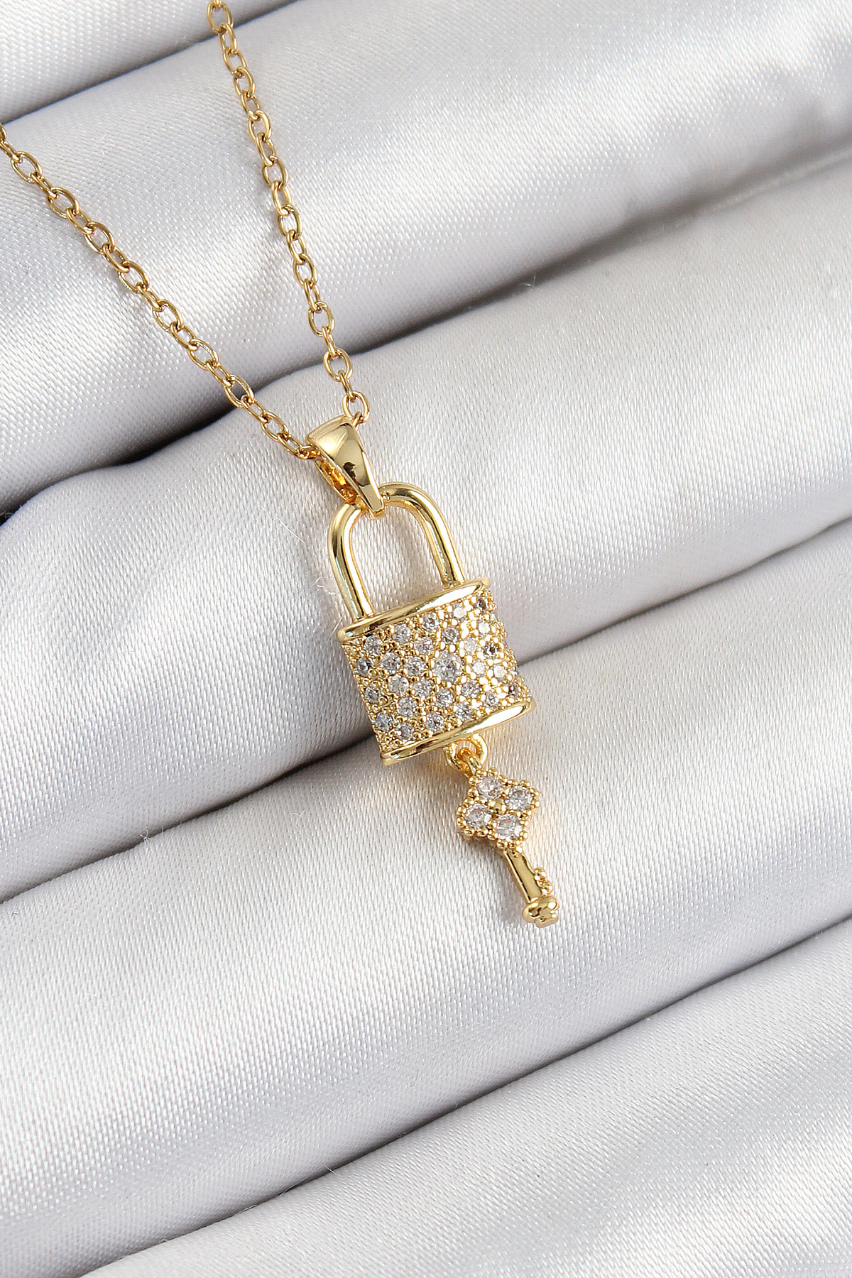 316L Çelik Zirkon Taşlı Kilit Ve Sallantılı Anahtar Model Gold Re