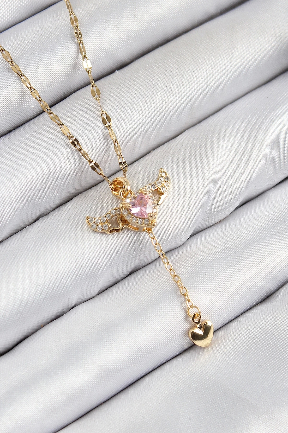 Butik 316L Çelik Zirkon Taşlı Melek Kanadı Detaylı Kalp Model Gold Renk