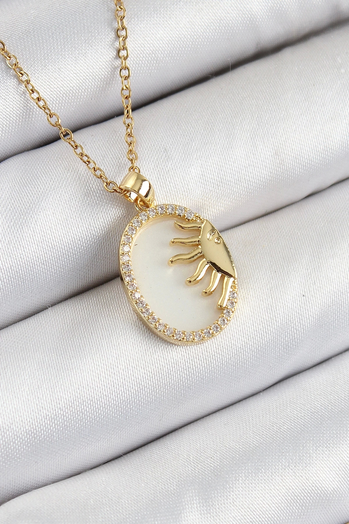 Butik 316L Çelik Zirkon Taşlı Yarım Güneş Model Gold Renk Kadın Kolye