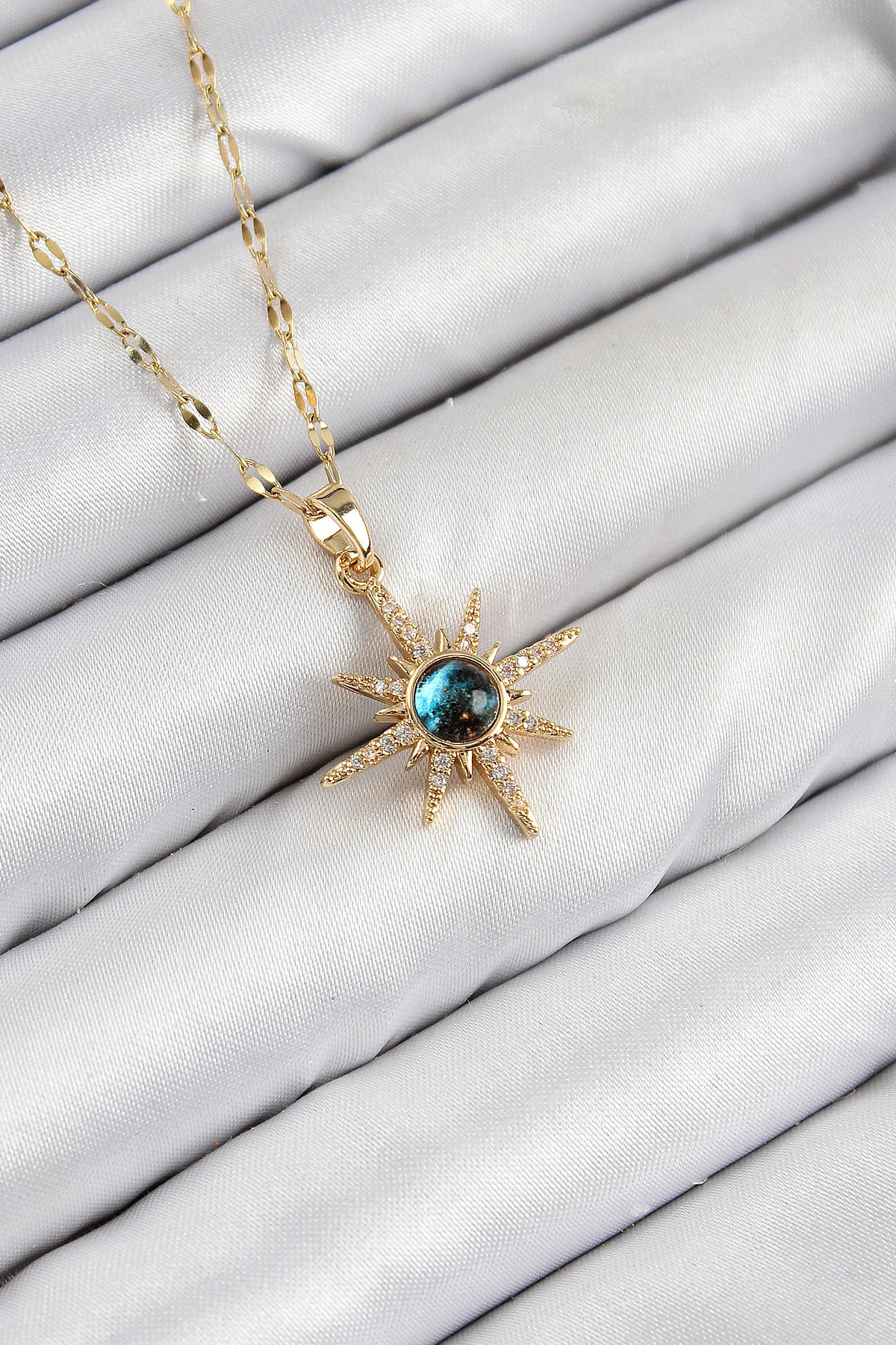 316l Çelik Zirkon Taşlı Kutup Yıldızı Model Gold Renk Kadın Kolye