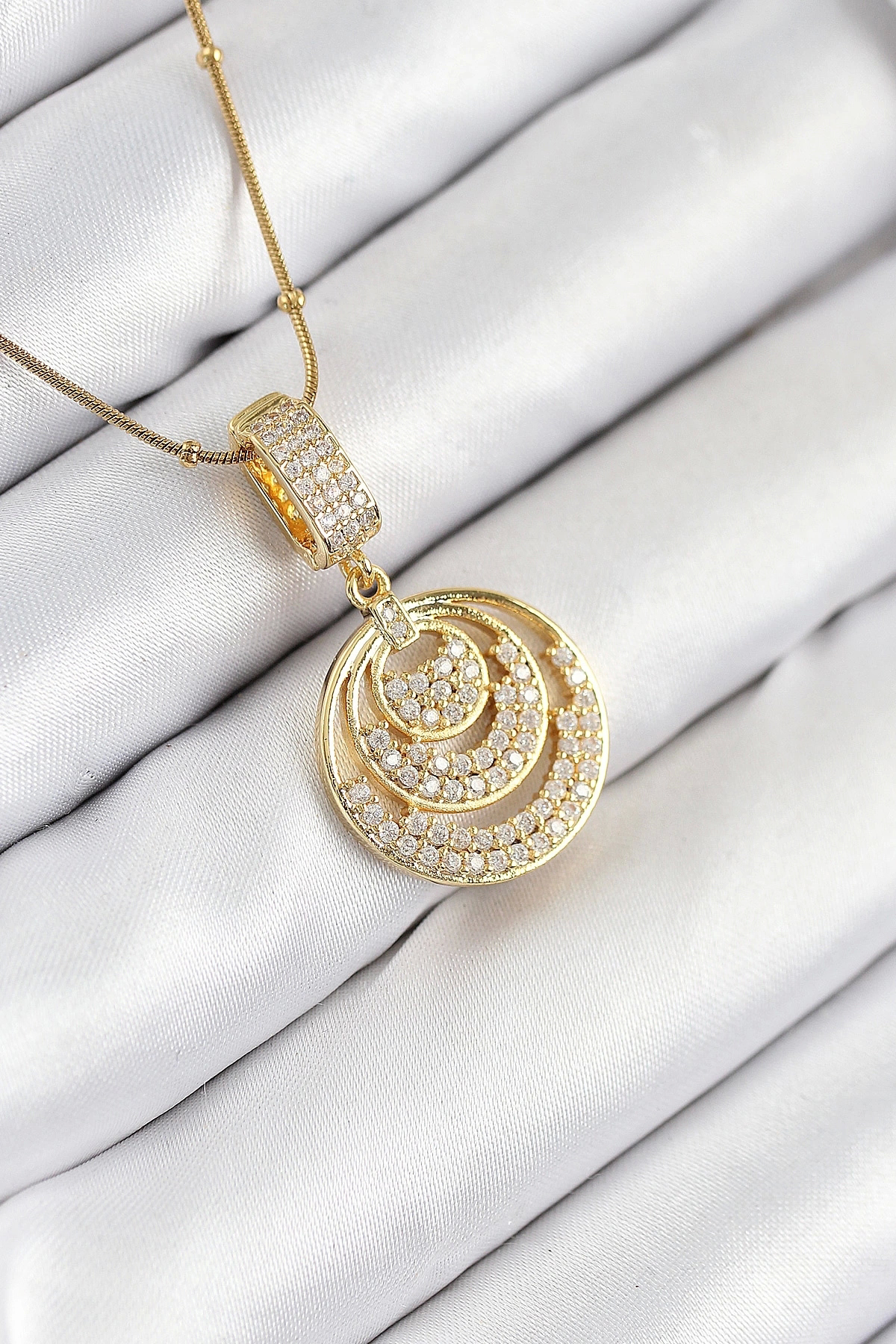 Butik 316L Çelik Zirkon Taşlı Çember Model Gold Renk Kadın Kolye