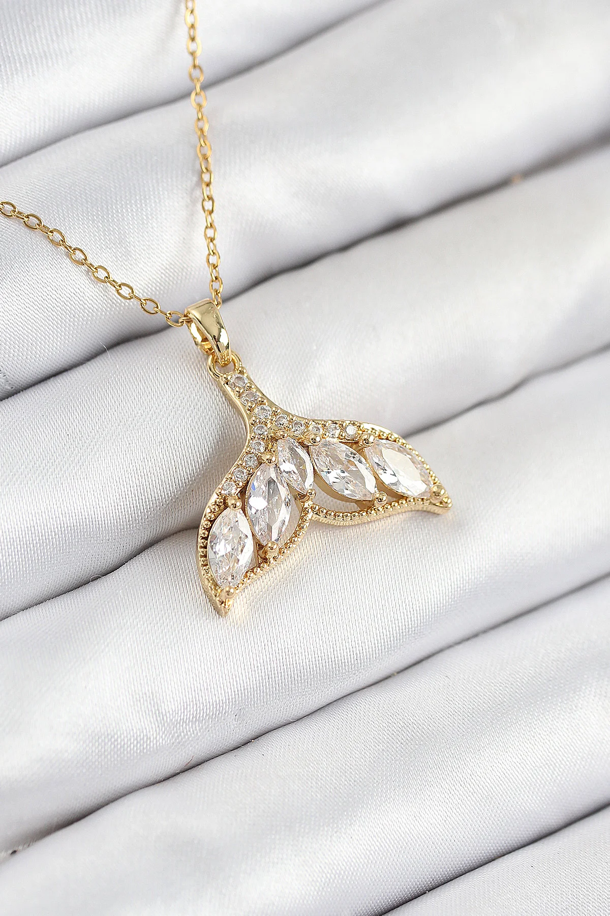 316L Çelik Zirkon Taşlı Balık Kuyruğu Model Gold Renk Kadın Kolye -1492