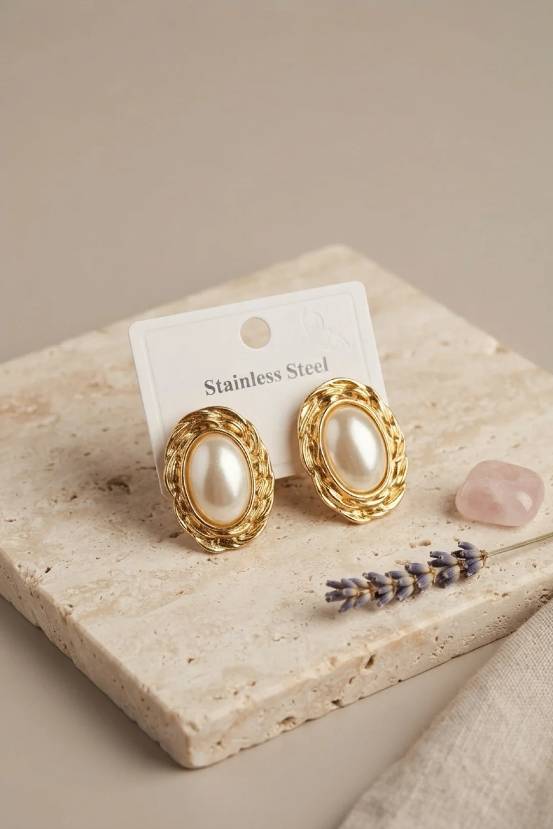 316L Gold Renk Gold Renk Vintage Beyaz İncili Model Küpe 316L Gold Renk Gold Renk Vintage Beyaz İncili Model Küpe