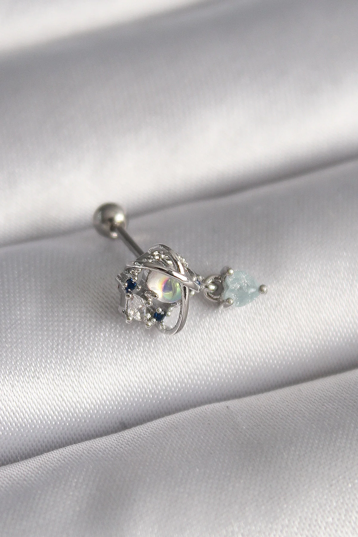 316L Gümüş Zirkon Sallantı Kalp Detay Tragus Piercing - Estetik ve Sağlıklı