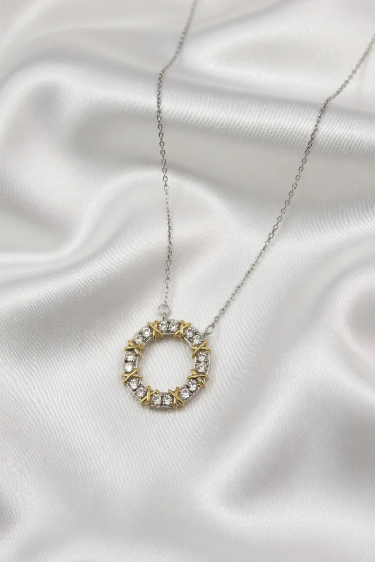 316L Paslanmaz Çelik Gümüş Renk Zirkon Taşlı Gold Detay Xoxo Kadın Kolye