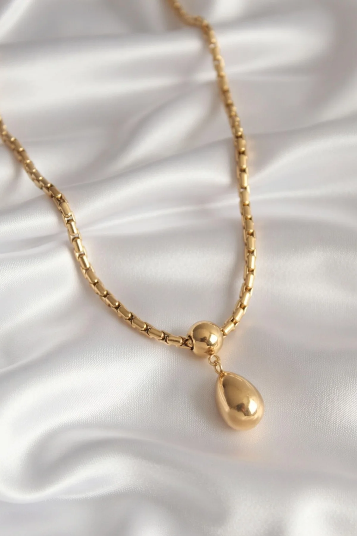 316L Paslanmaz Çelik Gold Renk Yılan Sırtı Zincir Model Damla Sallantı Kadın Kolye