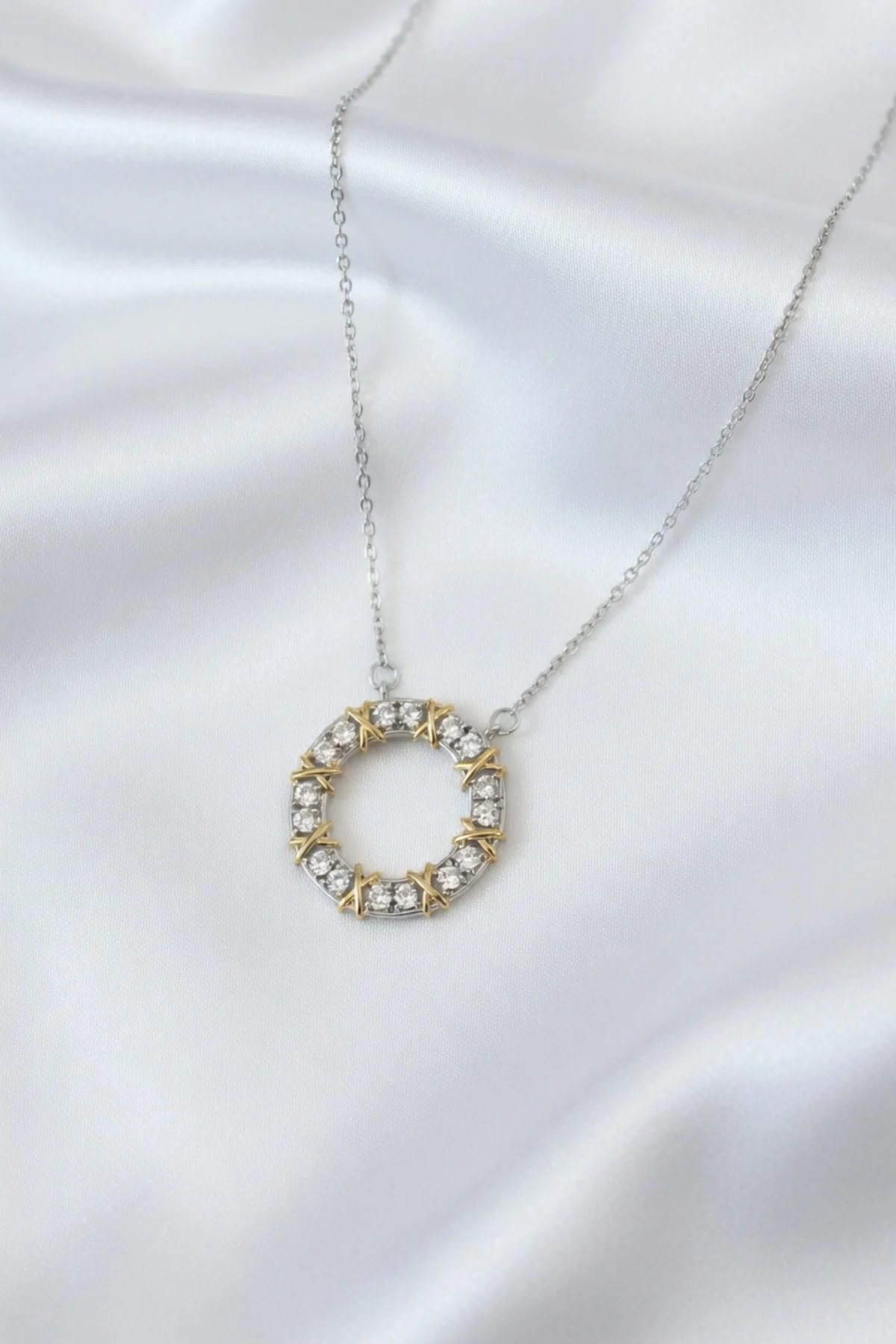316L Paslanmaz Çelik Gümüş Renk Zirkon Taşlı Gold Detay Xoxo Kadın Kolye