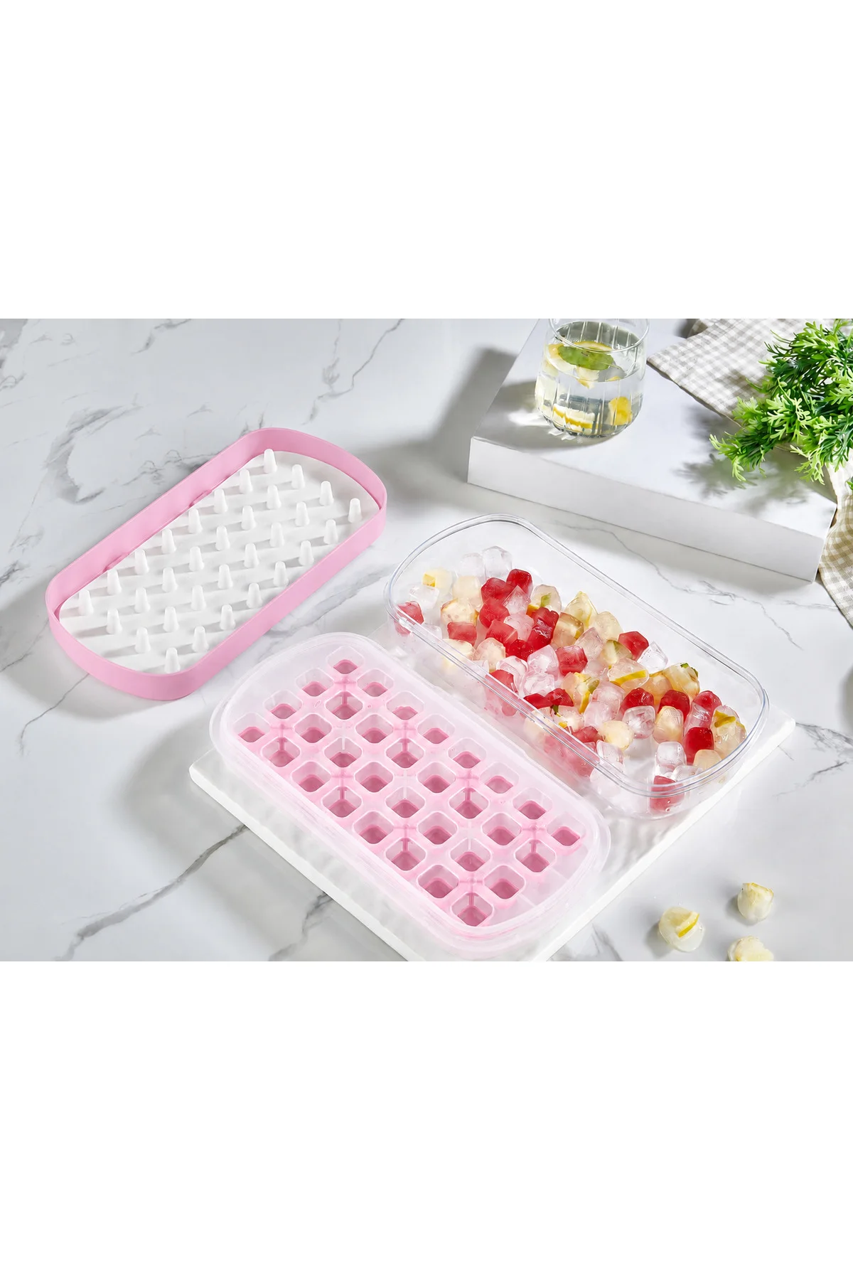 32 Bölmeli Hazneli Basmalı Buzluk – Silikon Kolay Buz Çıkarma Sistemi, Kapaklı Buz Saklama Haznesi, BPA Free Pratik Buz Yapıcı Pembe