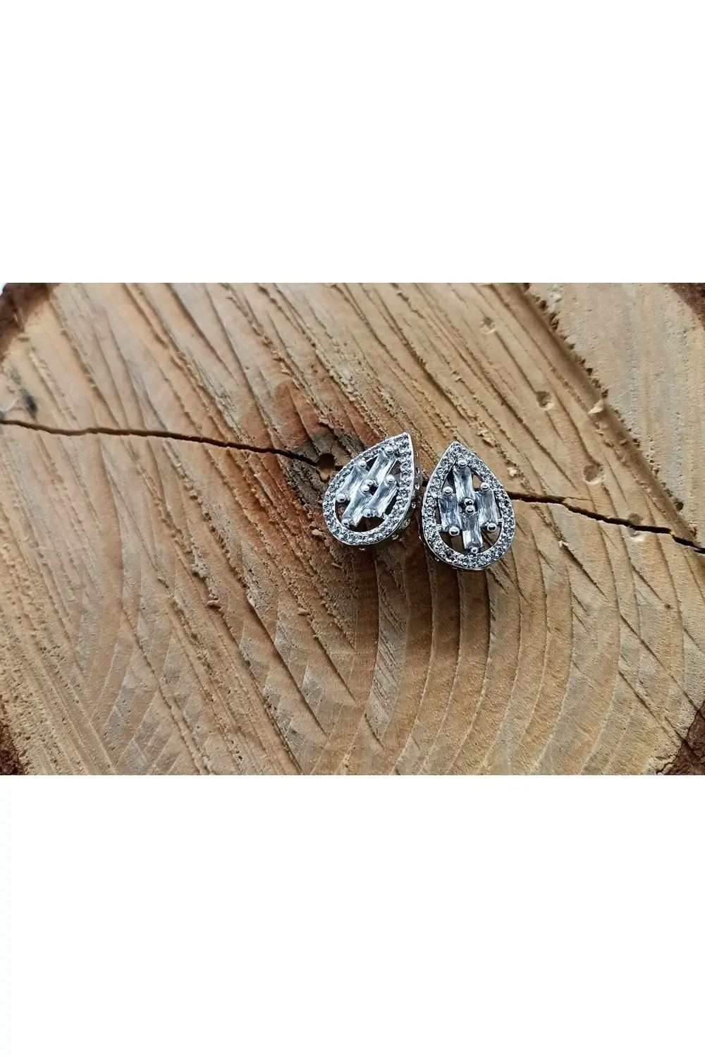 336 L  Çelik Kararmaz Figürlü  Küpe