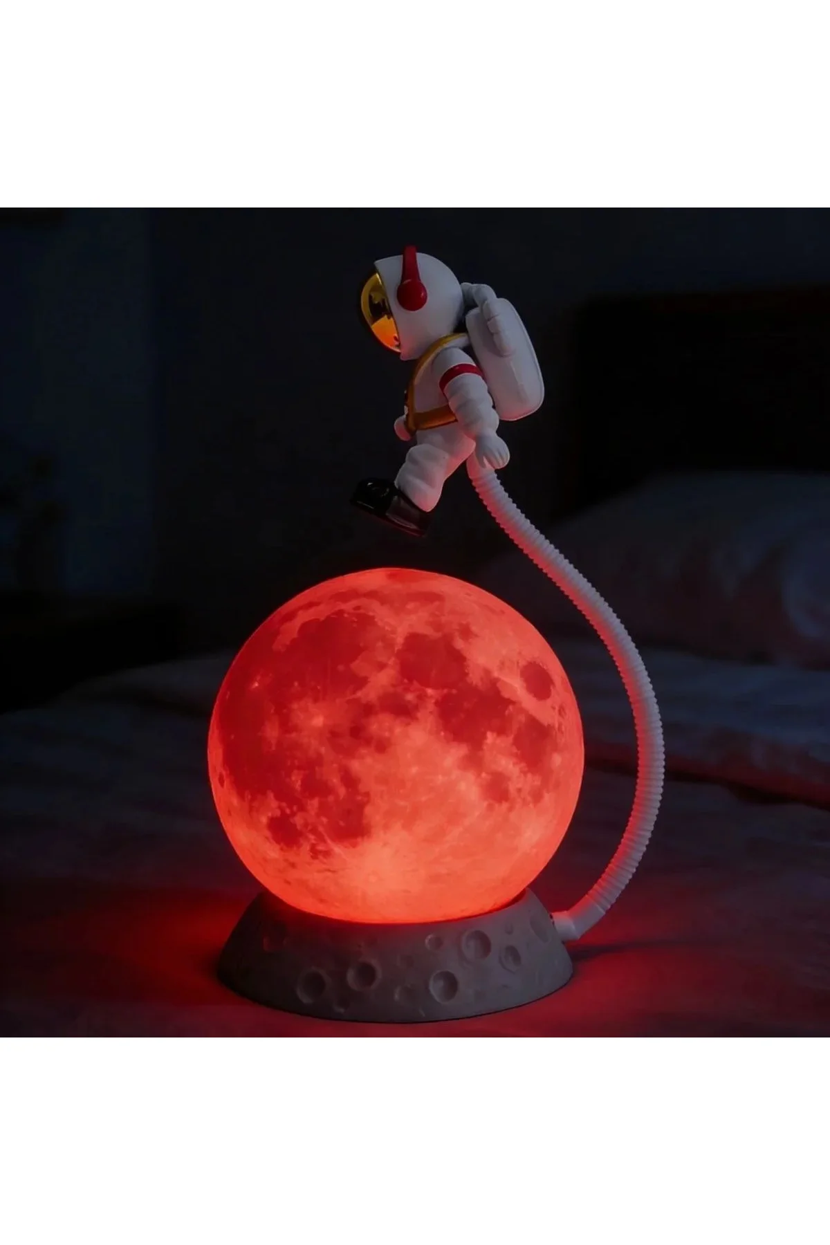 3D Ay Üzerinde Astronot LED Gece Lambası – Dokunmatik 10 Renk Değiştiren Dekoratif Çocuk Odası Masaü