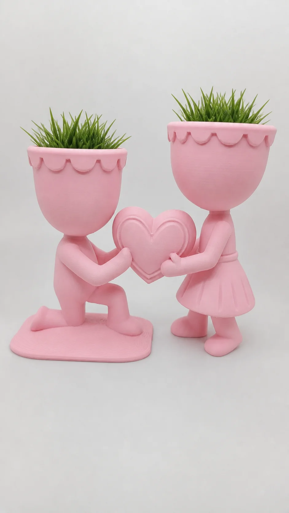 3D Baskı Aşk Saksısı - Kalp Tutan Çift Figürlü Dekoratif Saksı - Pembe