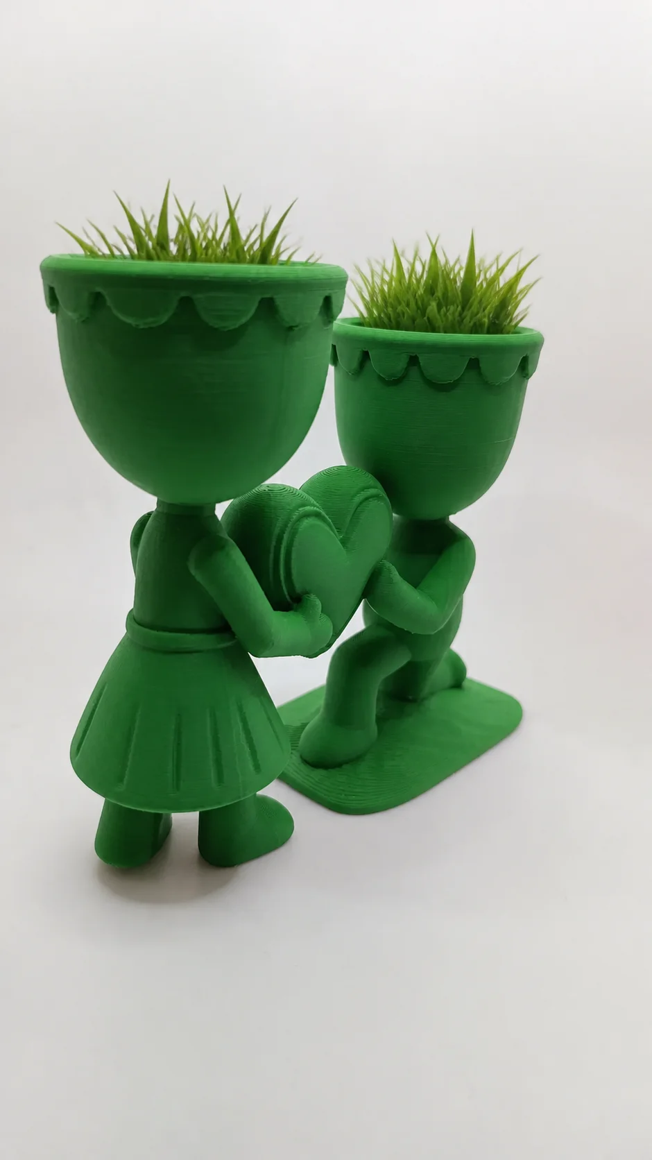 3D Baskı Aşk Saksısı - Kalp Tutan Çift Figürlü Dekoratif Saksı - Yeşil 3D Baskı Aşk Saksısı - Kalp Tutan Çift Figürlü Dekoratif Saksı - Yeşil