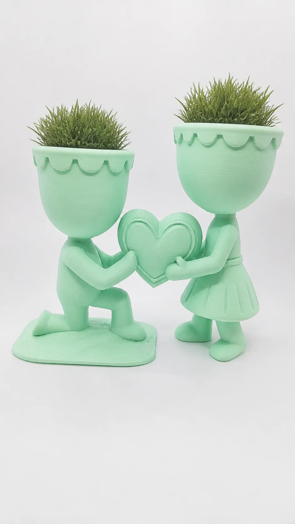 3D Baskı Aşk Saksısı - Kalp Tutan Çift Figürlü Dekoratif Saksı - Mint