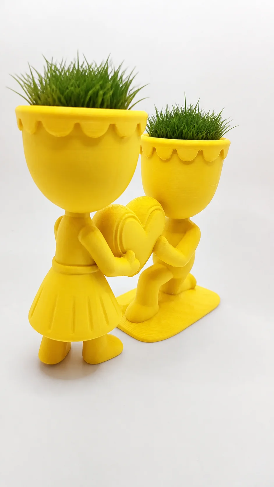 3D Baskı Aşk Saksısı - Kalp Tutan Çift Figürlü Dekoratif Saksı - Sarı 3D Baskı Aşk Saksısı - Kalp Tutan Çift Figürlü Dekoratif Saksı - Sarı