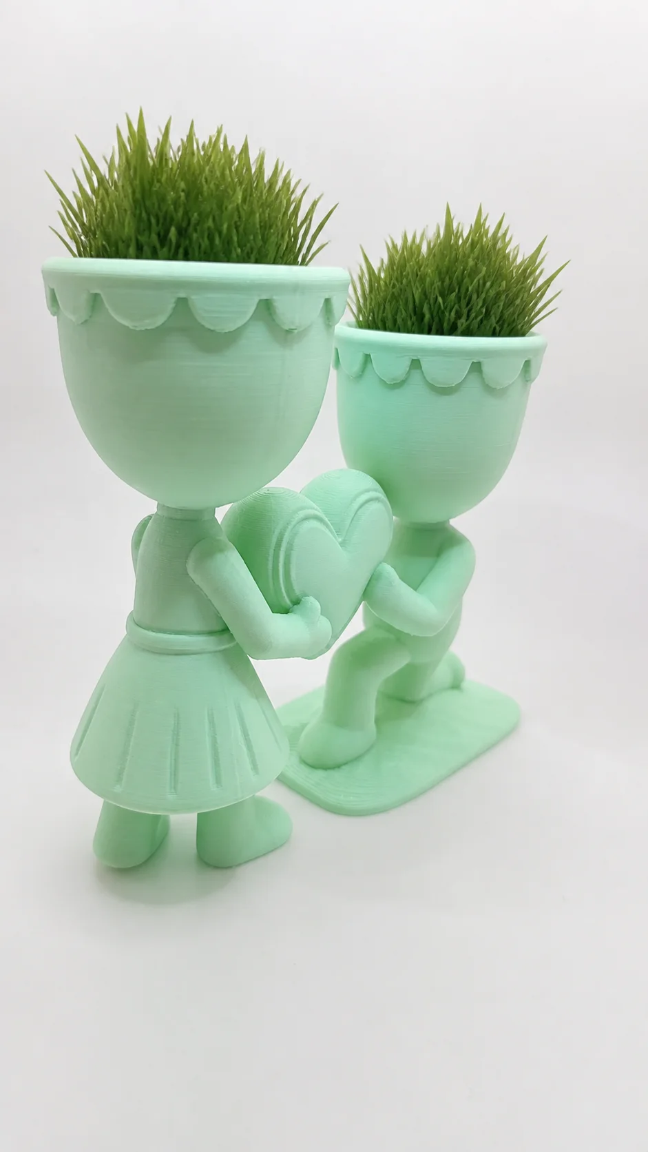 3D Baskı Aşk Saksısı - Kalp Tutan Çift Figürlü Dekoratif Saksı - Mint
