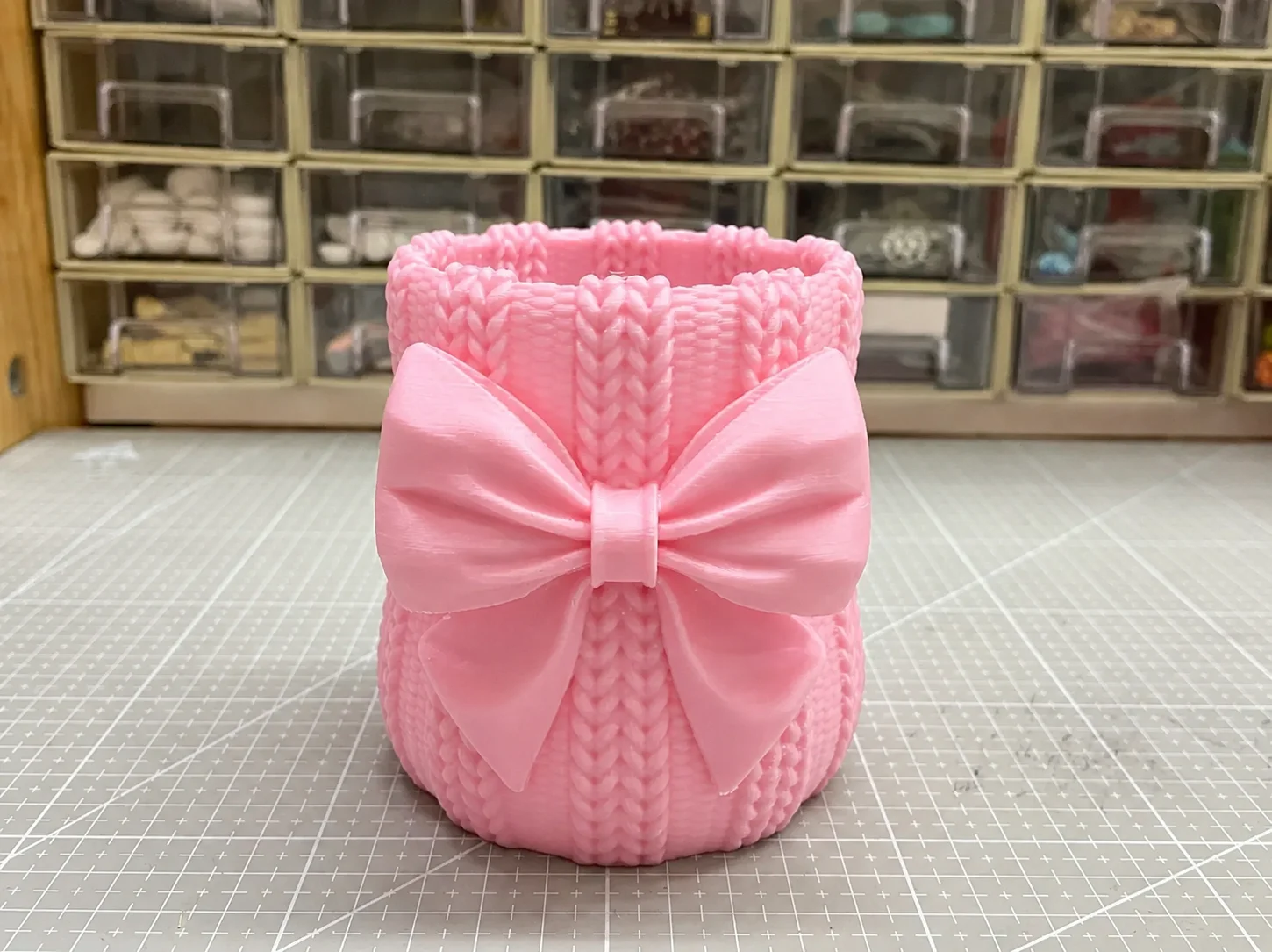 3D Baskı Fiyonklu Örgü Vazo - Dekoratif Çiçeklik-Pembe 3D Baskı Fiyonklu Örgü Vazo - Dekoratif Çiçeklik-Pembe