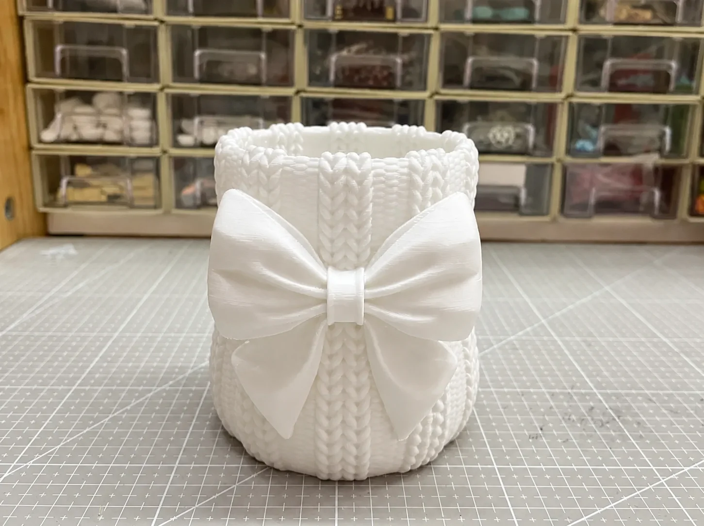 3D Baskı Fiyonklu Örgü Vazo - Dekoratif Çiçeklik-Beyaz 3D Baskı Fiyonklu Örgü Vazo - Dekoratif Çiçeklik-Beyaz