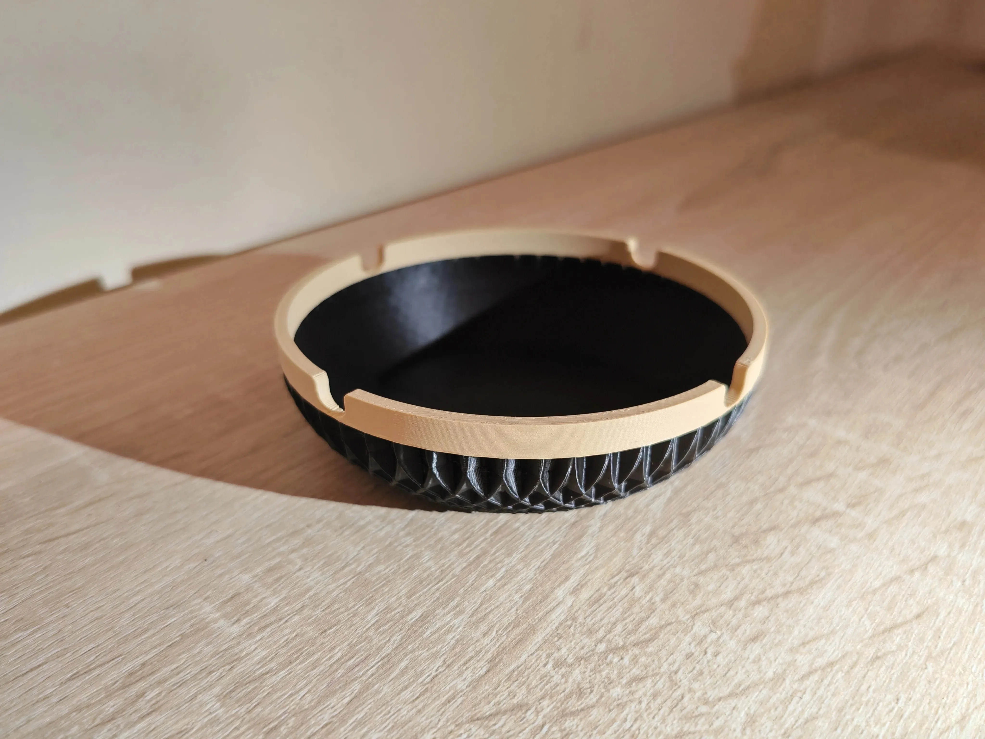 3D Baskı İki Renkli Yuvarlak Küllük Baklava Dokulu Geniş Dekoratif Kül Tablası Masaüstü ve Balkon