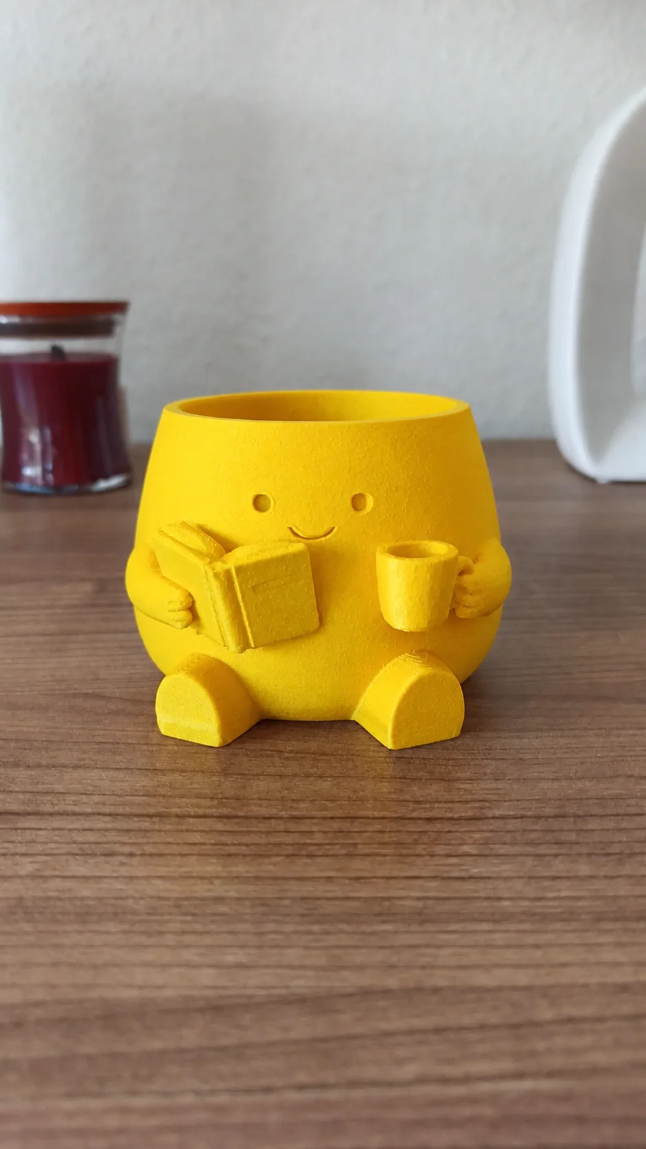 3D Baskı Kitap Okuyan Saksı - Kupa Tutan Sevimli Saksı-Sarı